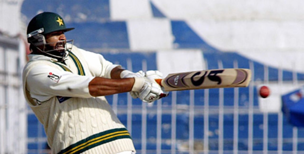Inzamam-ul-Haq pulls strongly on his way to a second hundred, Pakistan v England, 2nd Test, Faisalabad, November 24, 2005