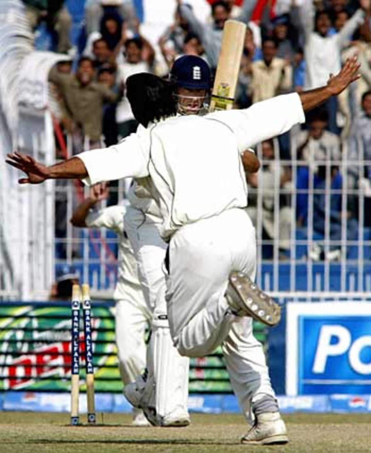 Shoaib Akhtar celebrates bowling Marcus Trescothick, Pakistan v England, 2nd Test, Faisalabad, November 24, 2005