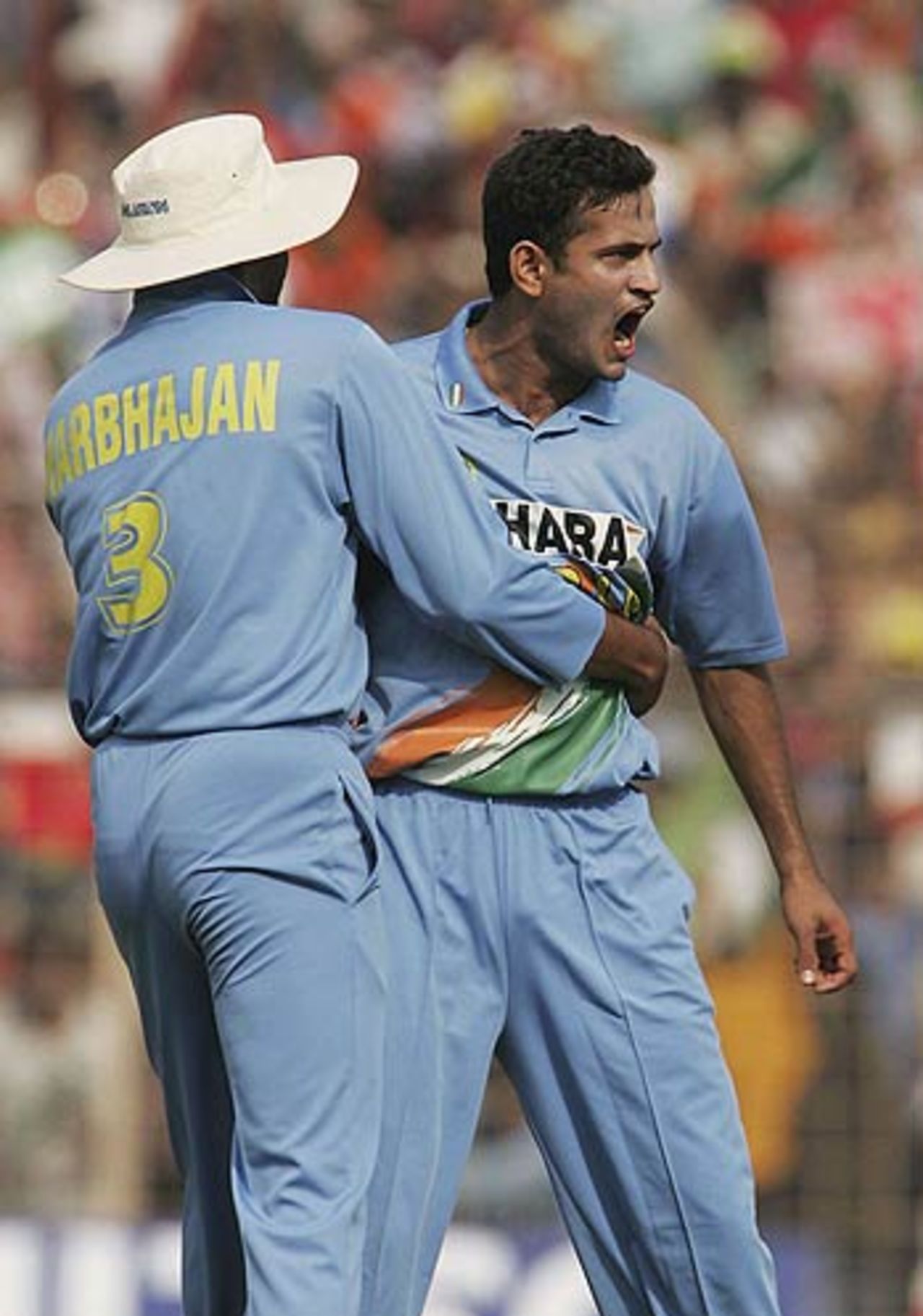 Irfan Pathan made early inroads into the South African batting lineup, India v South Africa, 5th ODI, Mumbai, November 25, 2005