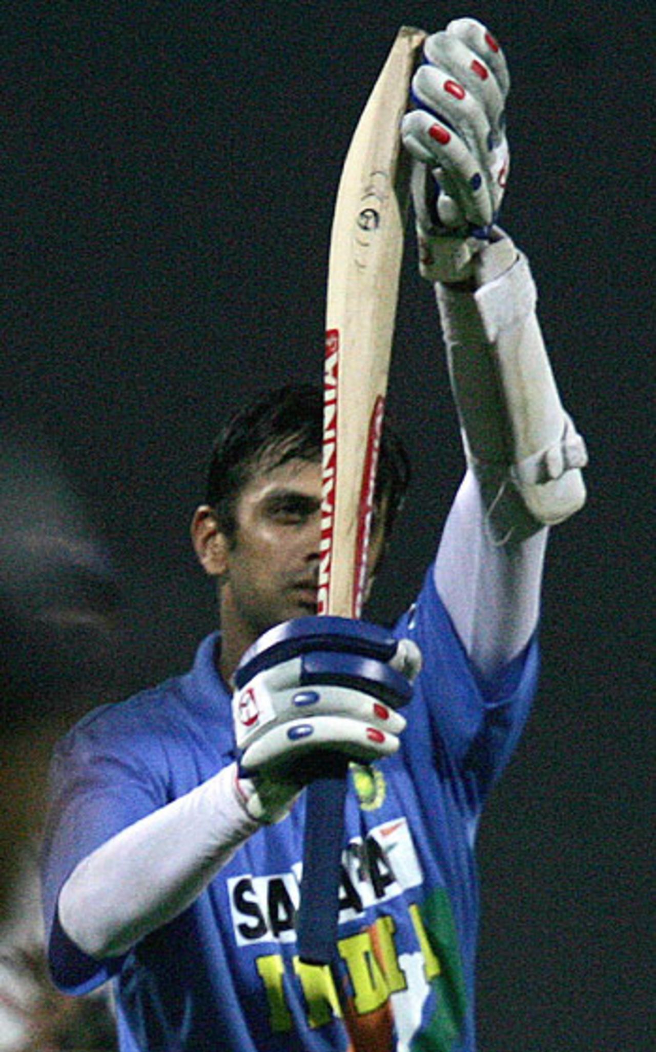 Rahul Dravid celebrates leading India to victory, India v South Africa, 5th ODI, Mumbai, November 28, 2005