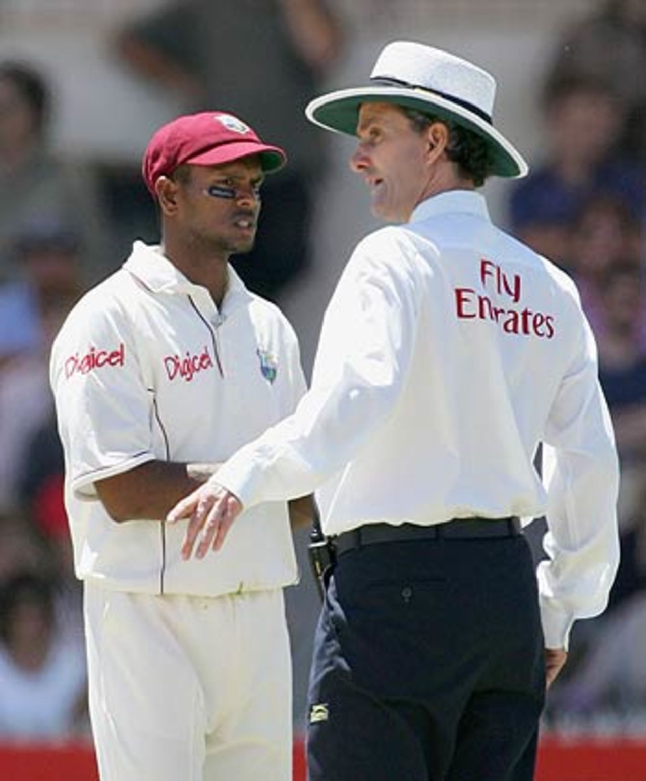 Billy Bowden speaks to Shivnarine Chanderpaul about the increasing banter, 3rd Test, Adelaide, 5th day, November 29, 2005