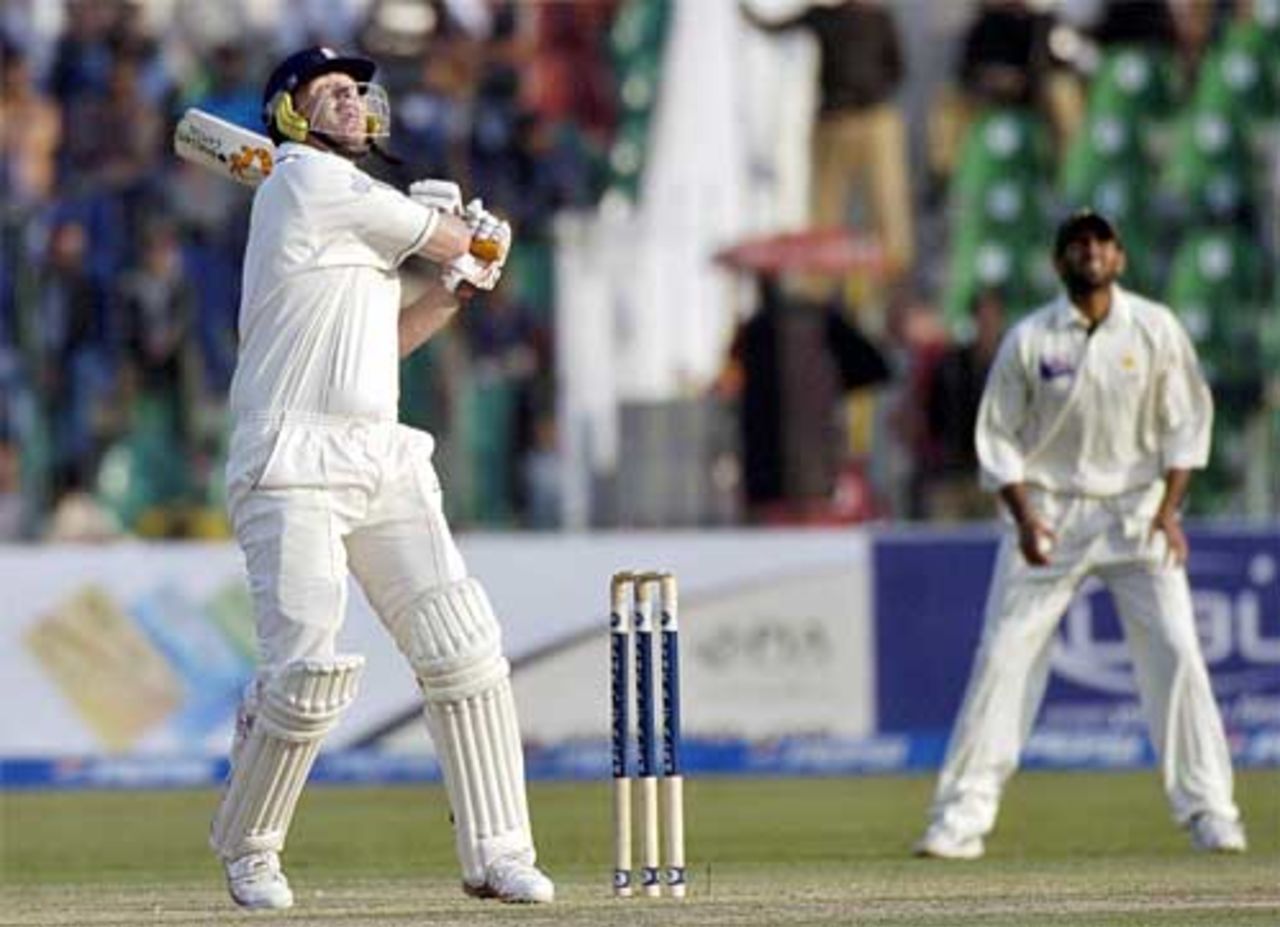 You didn't want to do that - Andrew Flintoff holes out at mid-wicket, Pakistan v England, 3rd Test, Lahore, November 29, 2005