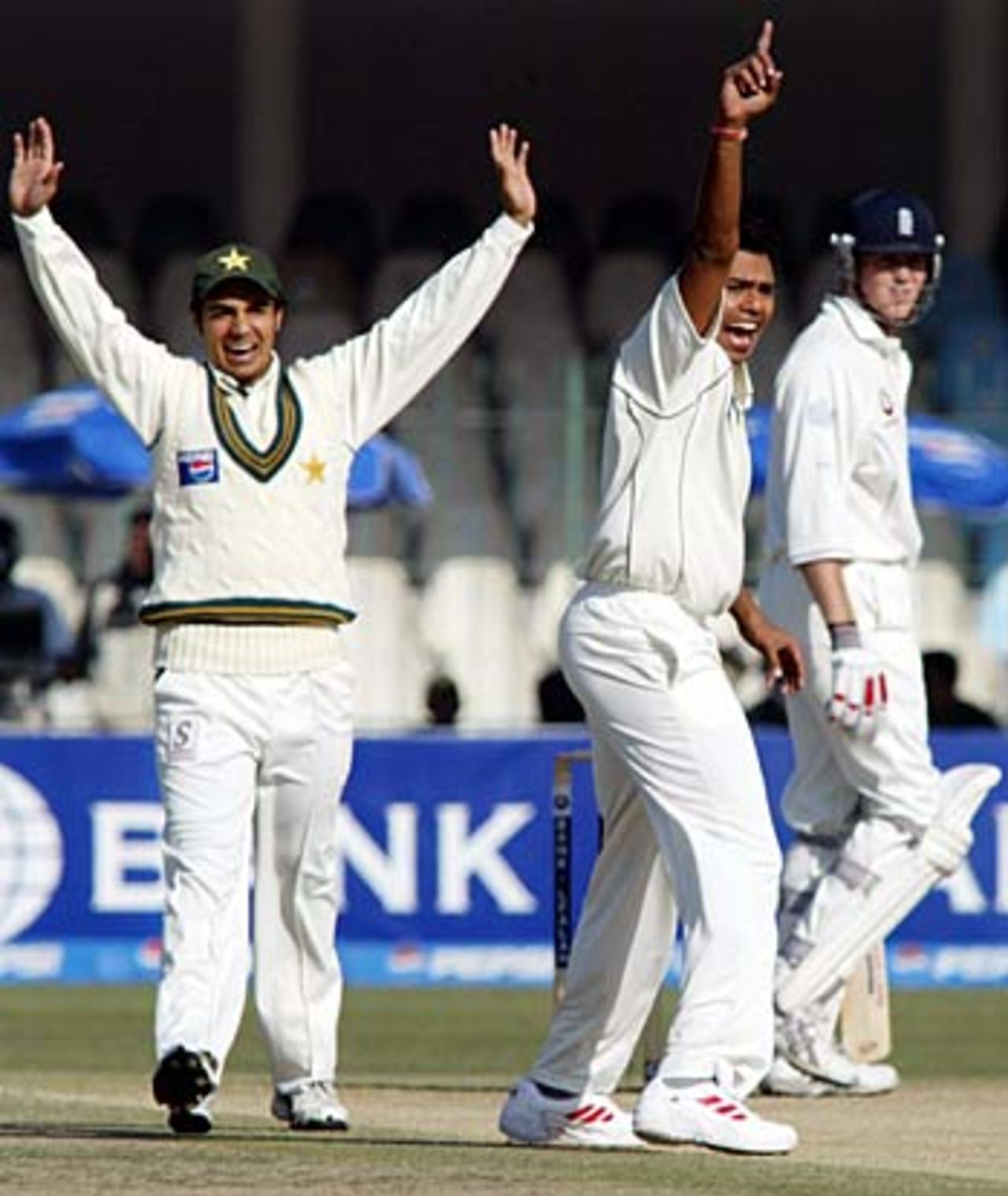 Danish Kaneria dismisses Shaun Udal with the fourth ball of the day, Pakistan v England, 3rd Test, Lahore, November 30, 2005