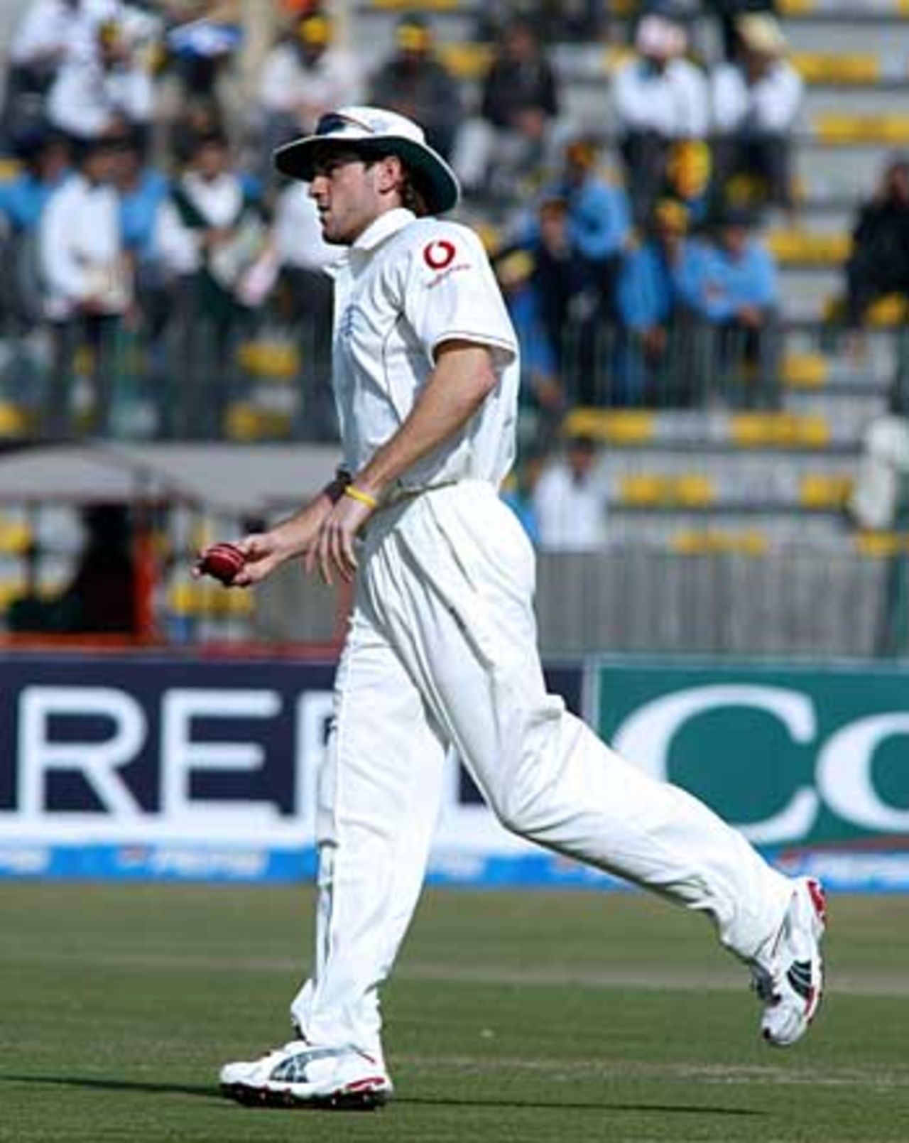Liam Plunkett takes a simple catch to dismiss Shoaib Malik, Pakistan v England, 3rd Test, Lahore, November 30, 2005