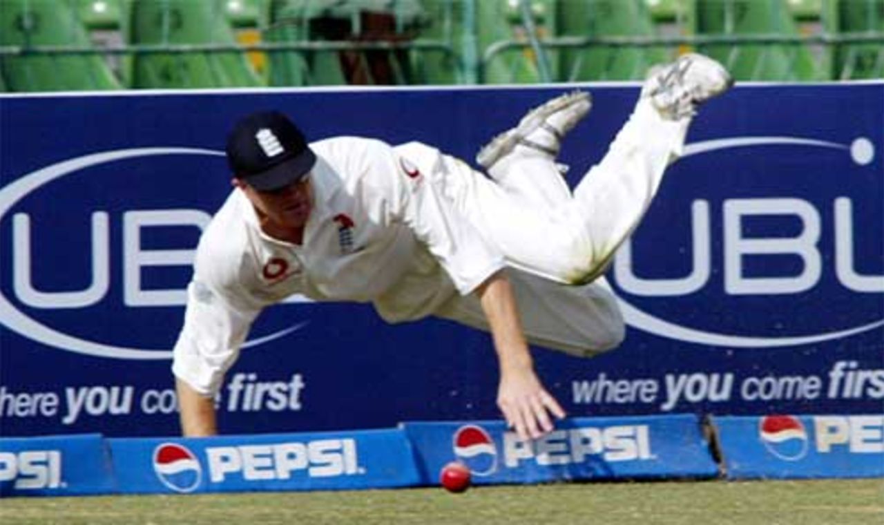 Just stop it - Shaun Udal prevents a four, Pakistan v England, 3rd Test, Lahore, December 1, 2005