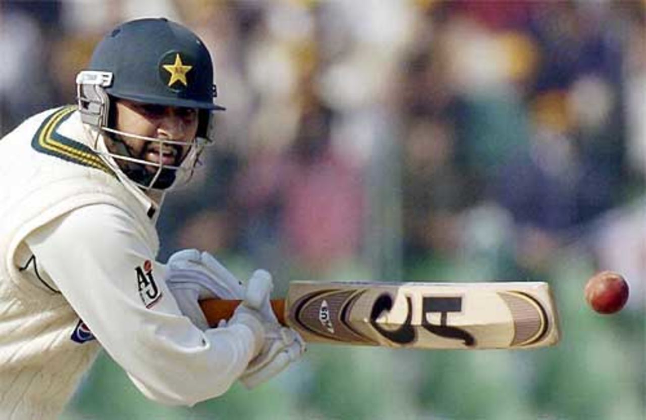 Inzamam-ul-Haq cuts on his way to 97, Pakistan v England, 3rd Test, Lahore, December 2, 2005