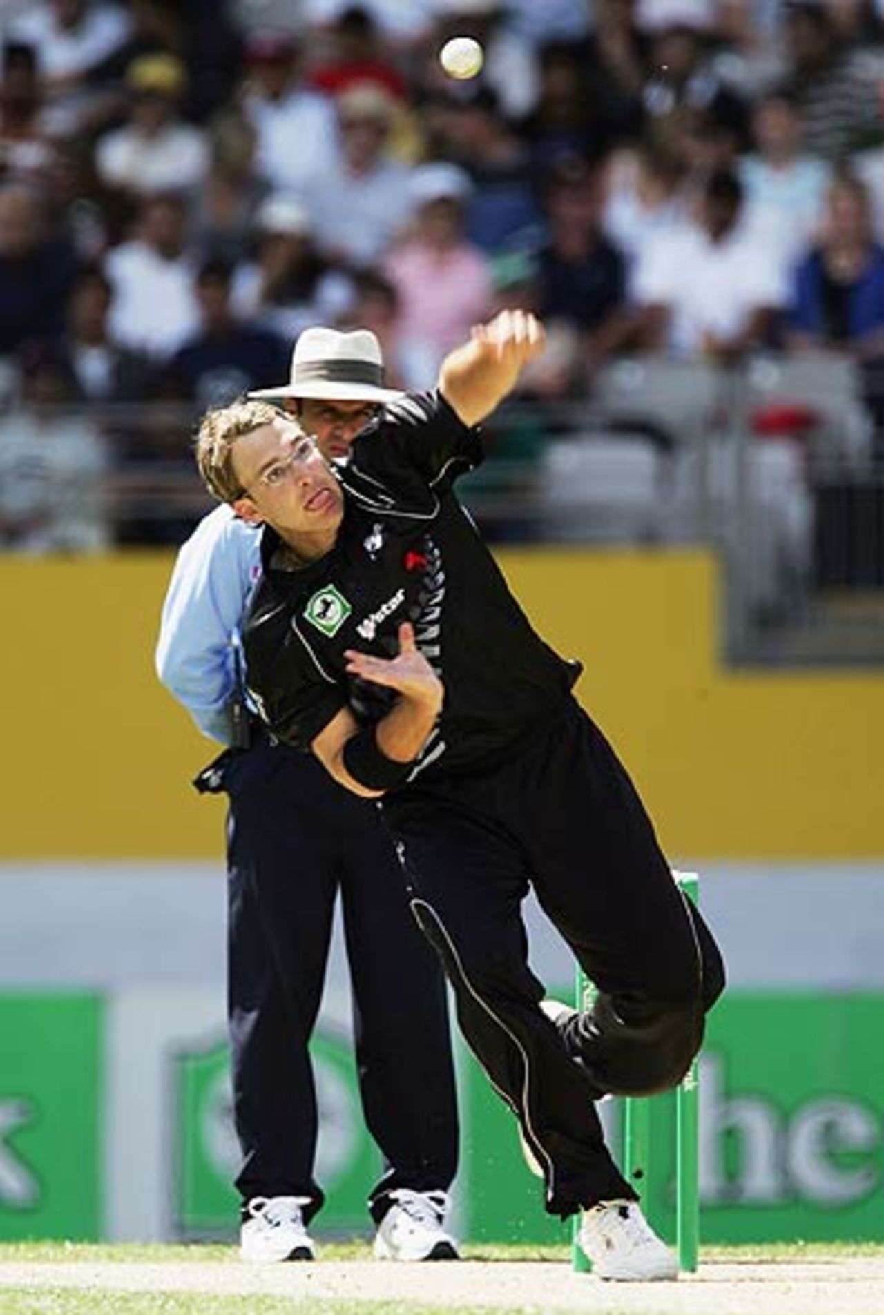 Daniel Vettori restricted Australia by taking 2 for 29, New Zealand v Australia, 1st ODI, Chappell-Hadlee Trophy, Auckland, December 3, 2005