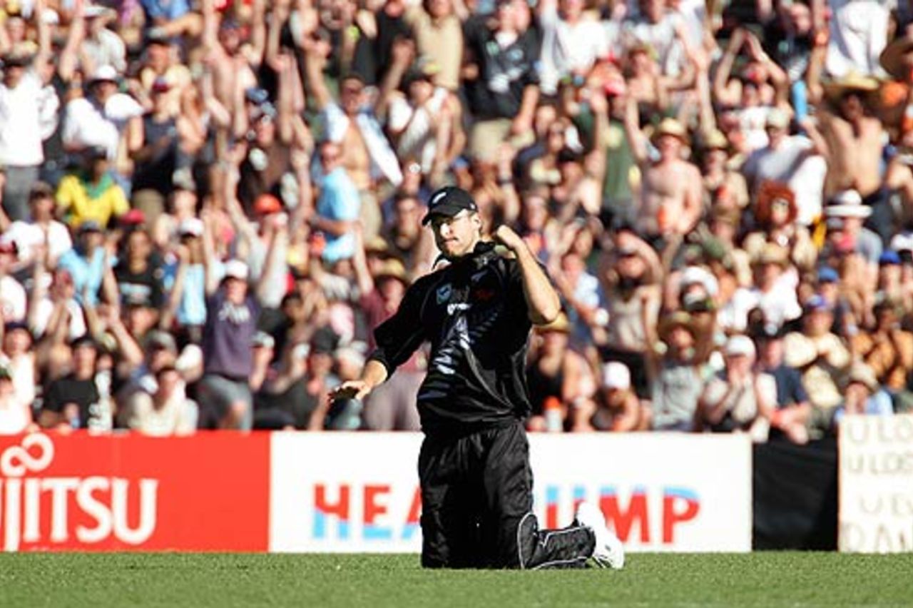Daniel Vettori pulls off an excellent catch to dismiss Brad Hogg, New Zealand v Australia, 1st ODI, Chappell-Hadlee Trophy, Auckland, December 3, 2005