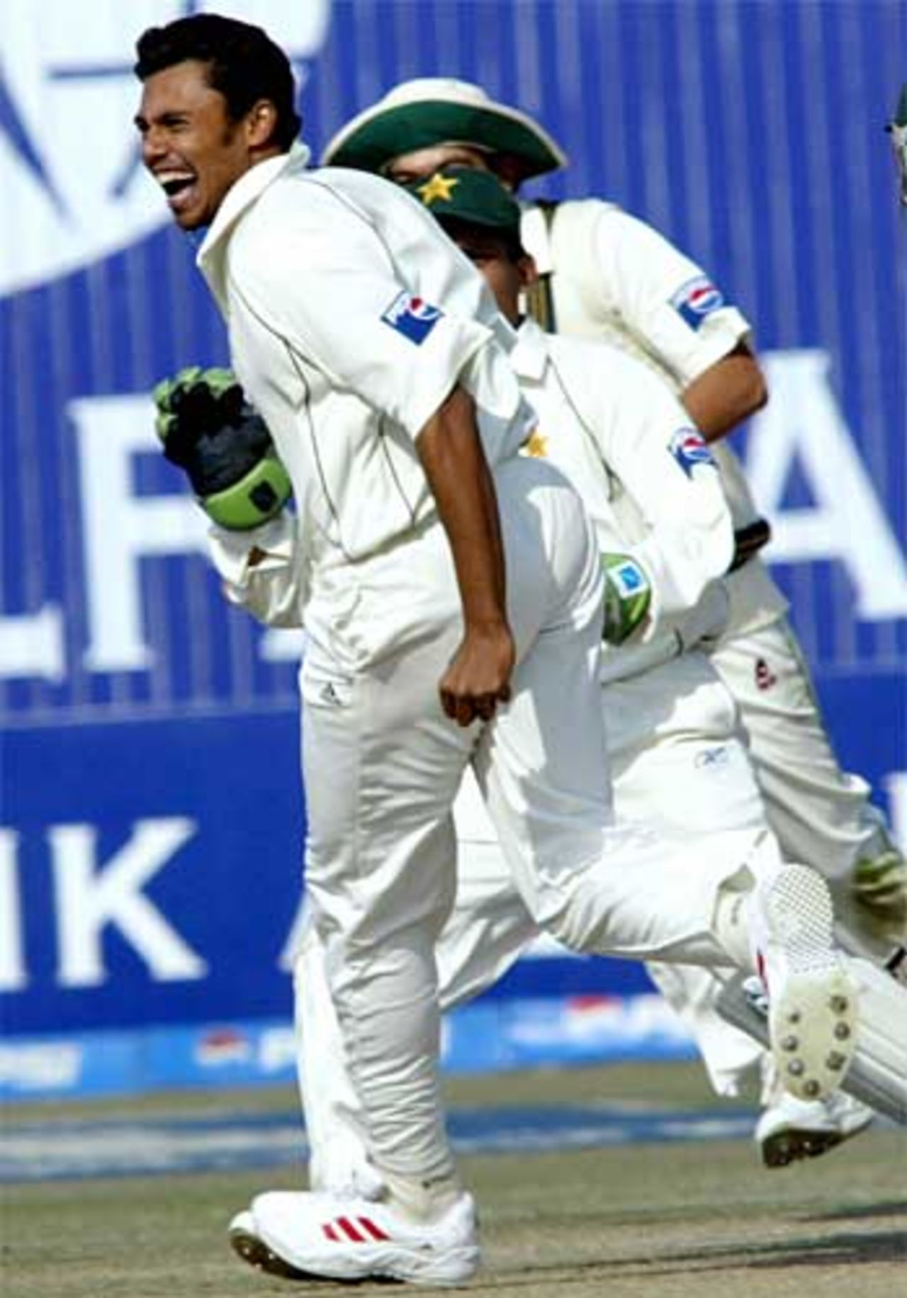 Take that! Danish Kaneria delights in taking Pakistan to victory, Pakistan v England, 3rd Test, Lahore, December 3, 2005