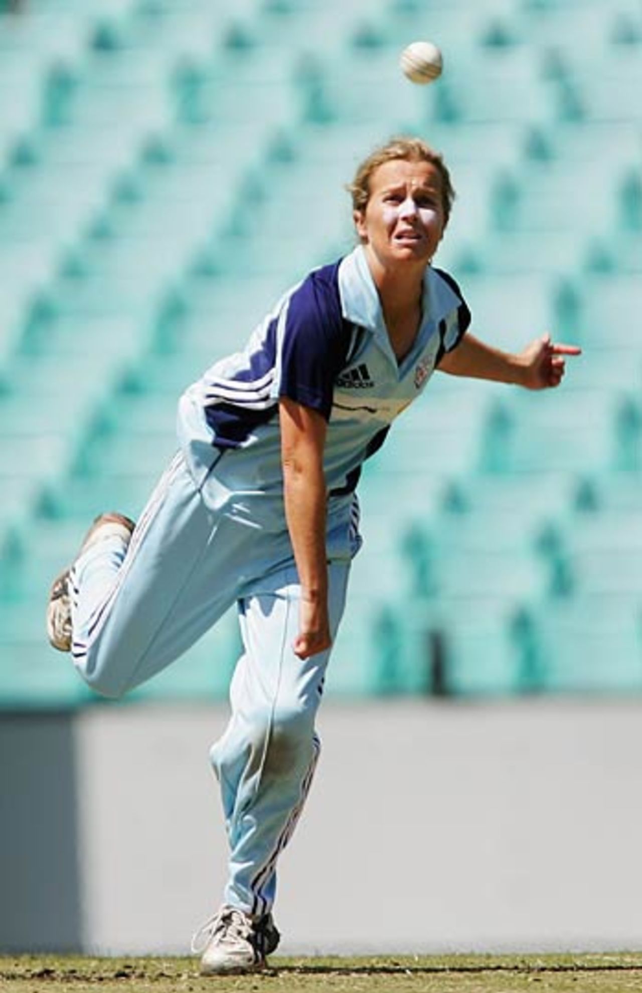 Julie Hayes, NSW's medium pacer, in actionde, New South Wales v Queensland, Sydney,  December 3, 2005 