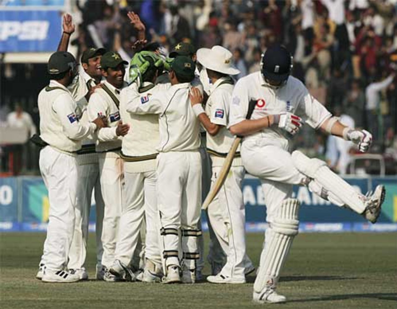 Shaun Udal is disgusted with himself after falling to Mohammad Sami, Pakistan v England, 3rd Test, Lahore, December 3, 2005