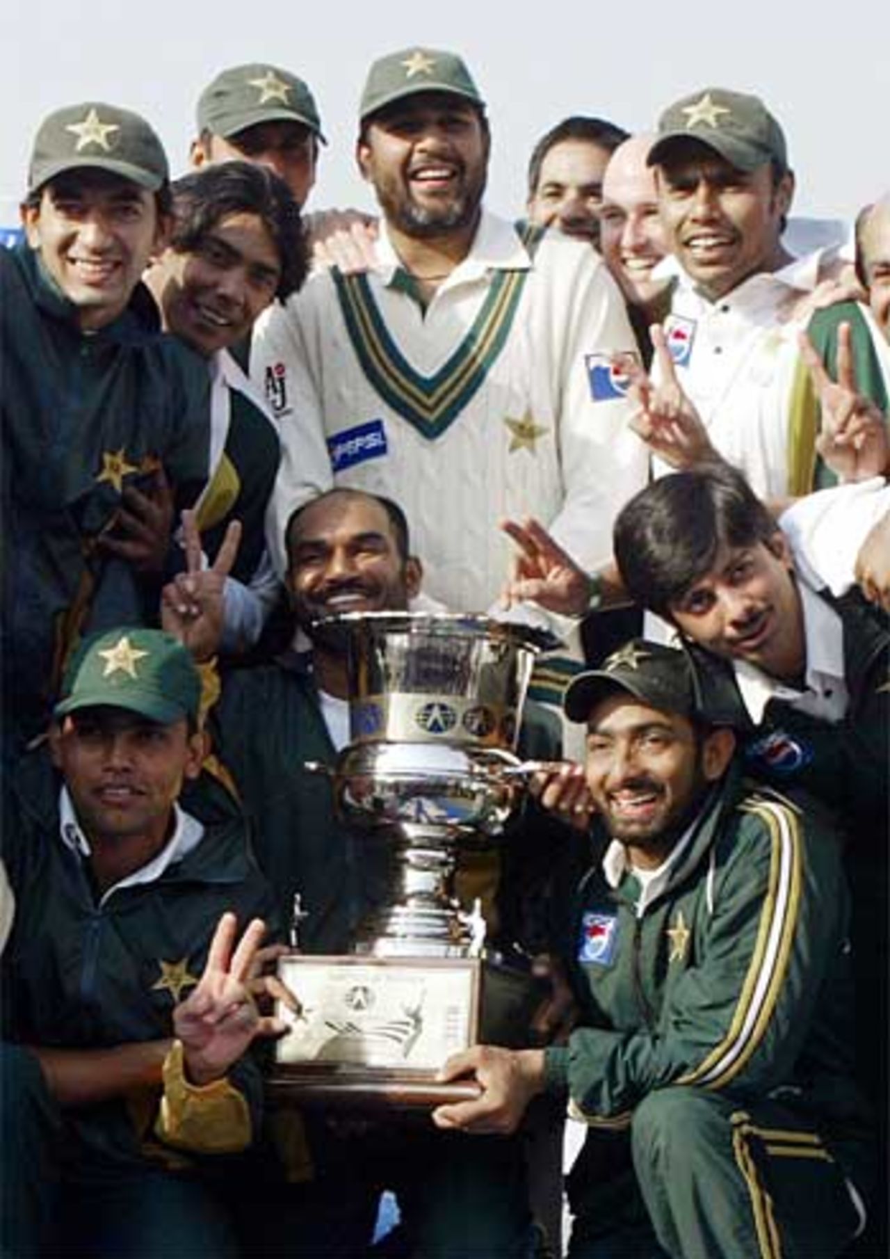Smiles all round for a victorious Pakistan team, Pakistan v England, 3rd Test, Lahore, December 3, 2005