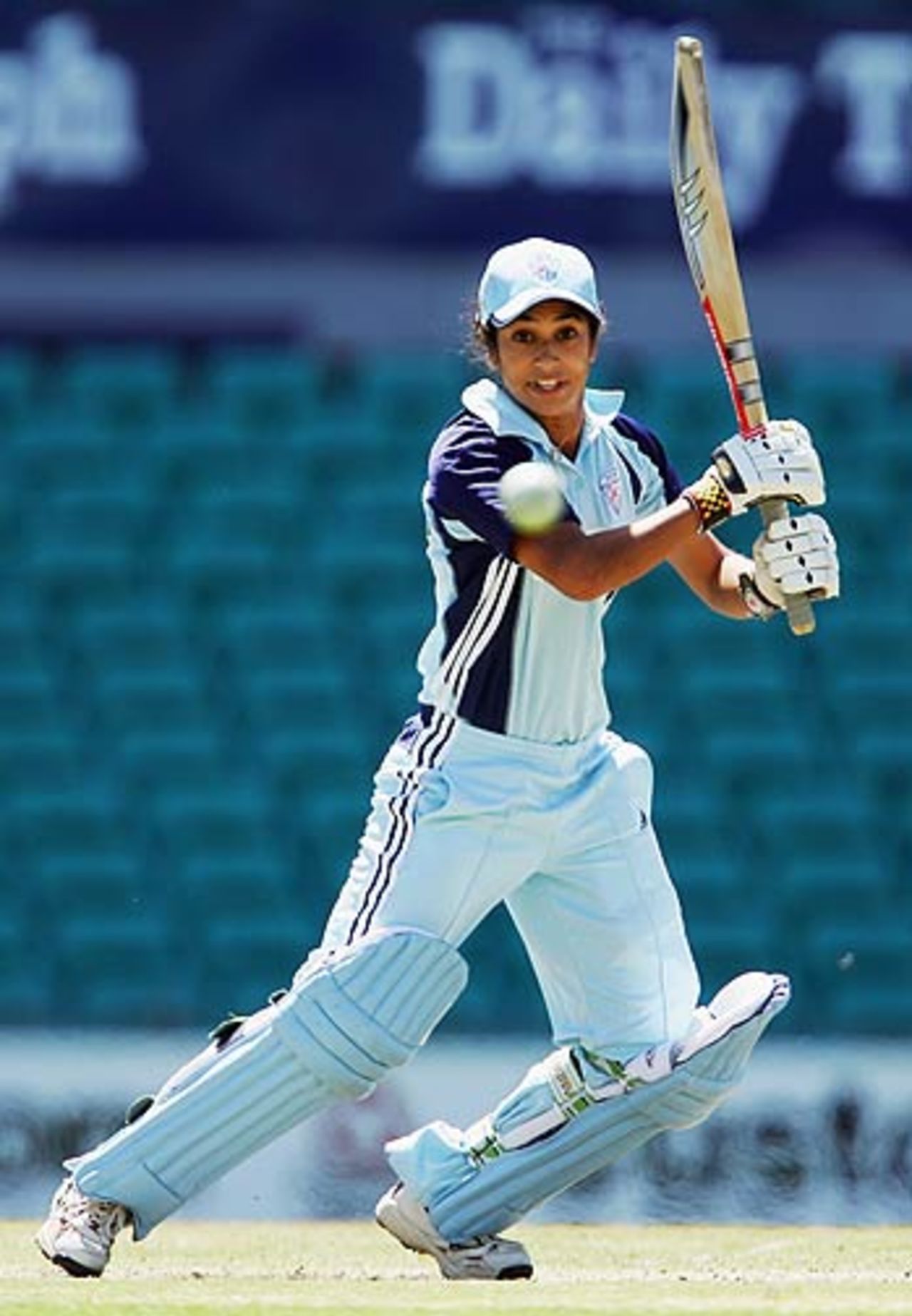 Lisa Sthalekar in action against Queensland, New South Wales v Queensland, Sydney,  December 4, 2005 