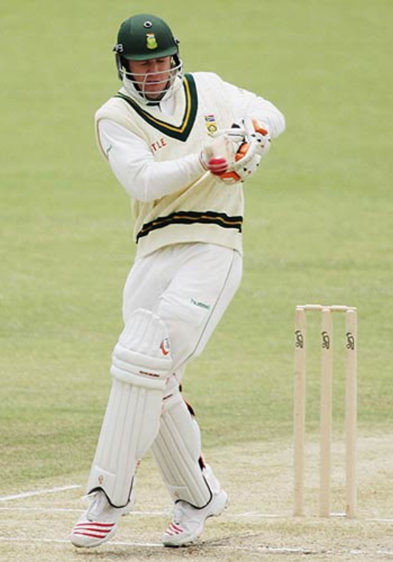 AB de Villiers begins the South African reply in aggressive fashion, Western Australia v South Africa, WACA, Perth, December 5, 2005