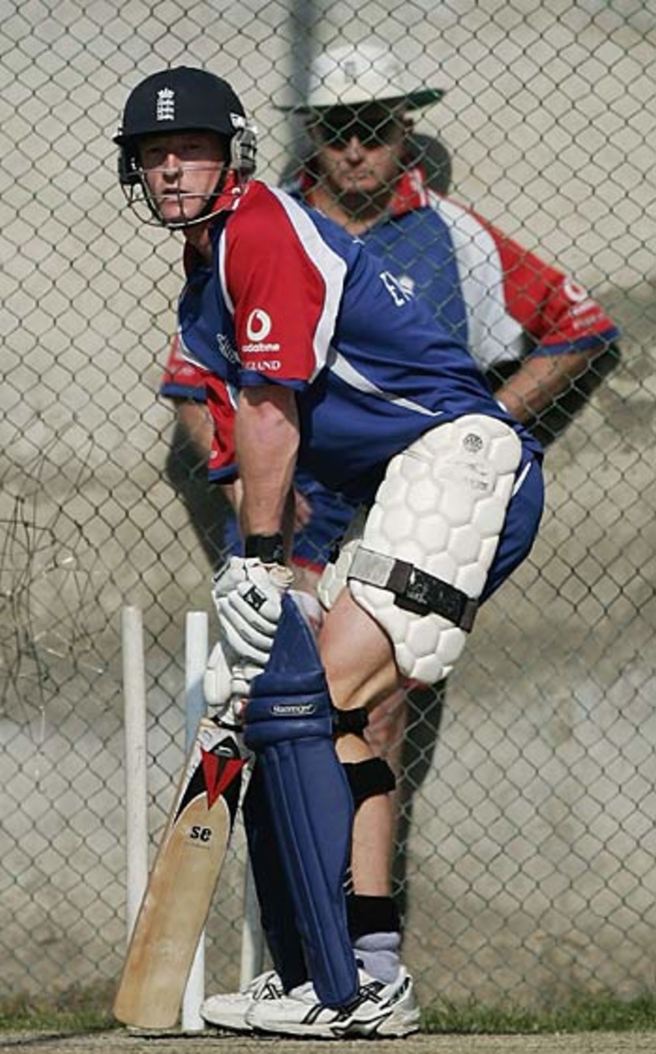 Duncan Fletcher keeps a close eye on Paul Collingwood, Lahore, December 6, 2005