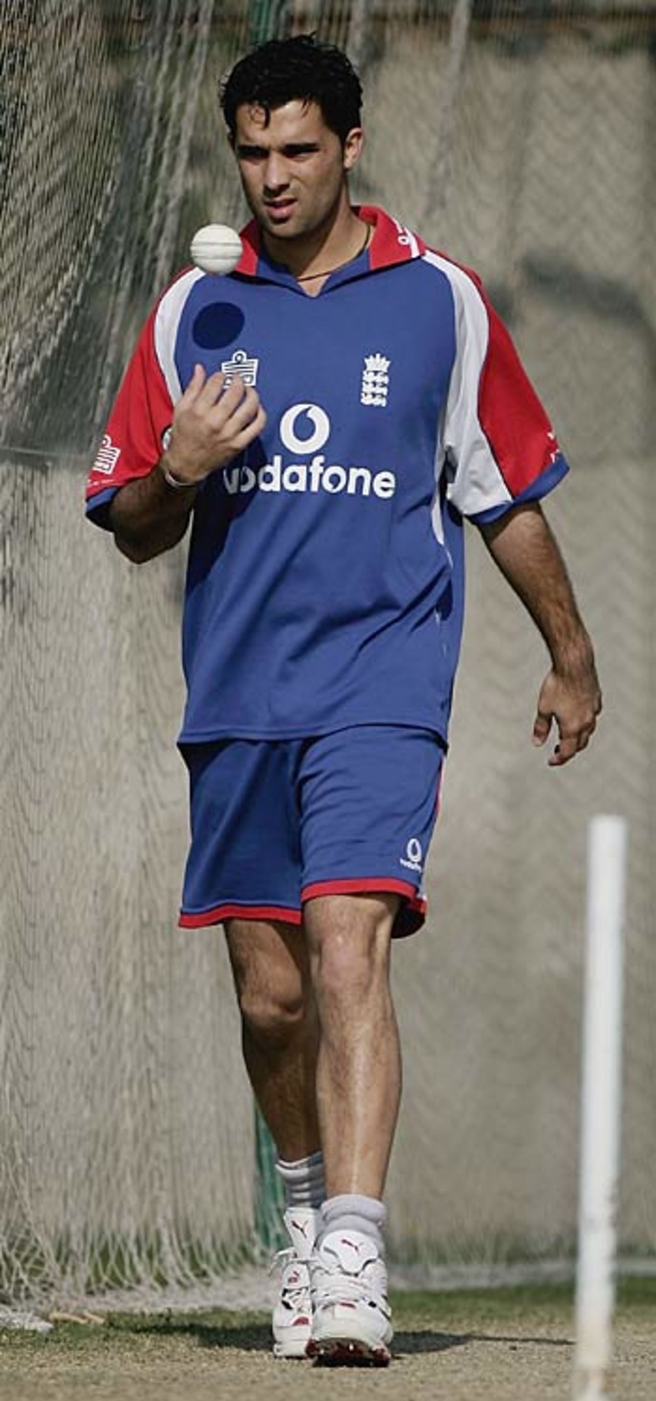Kabir Ali works out in the nets, Lahore, December 6, 2005