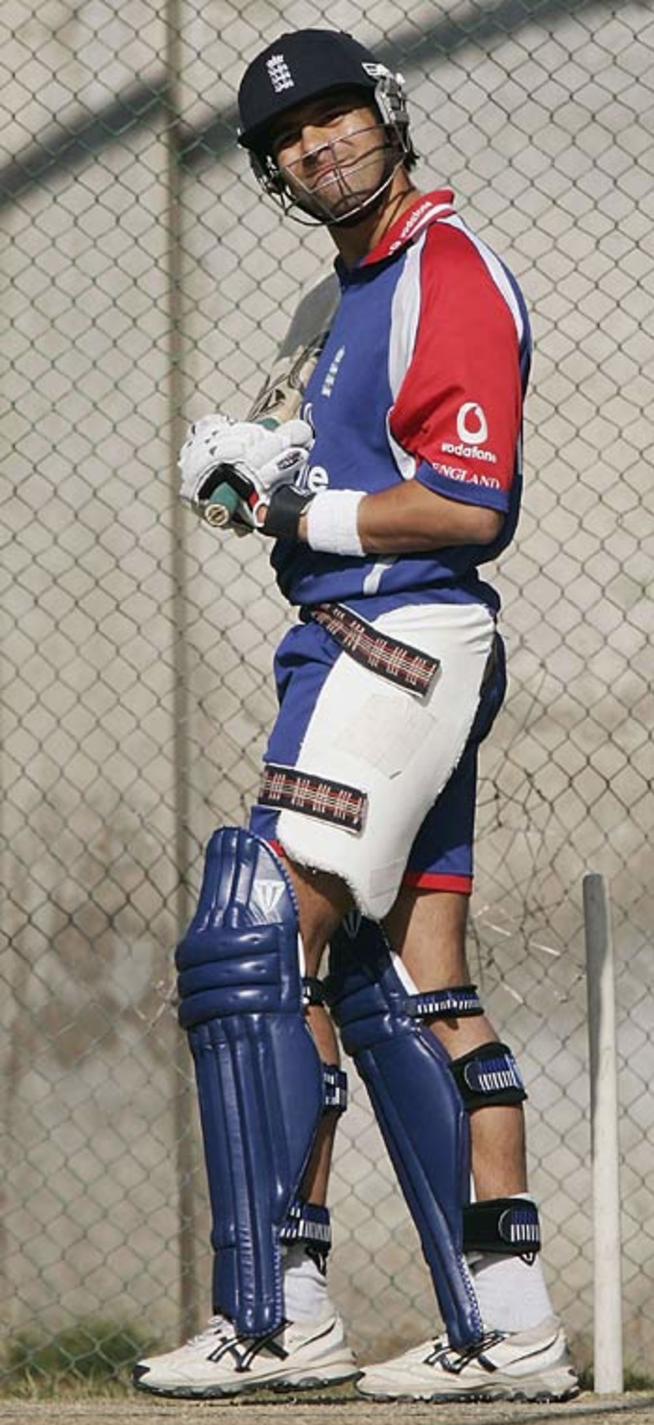 Vikram Solanki unwinds in the nets, Lahore, December 6, 2005
