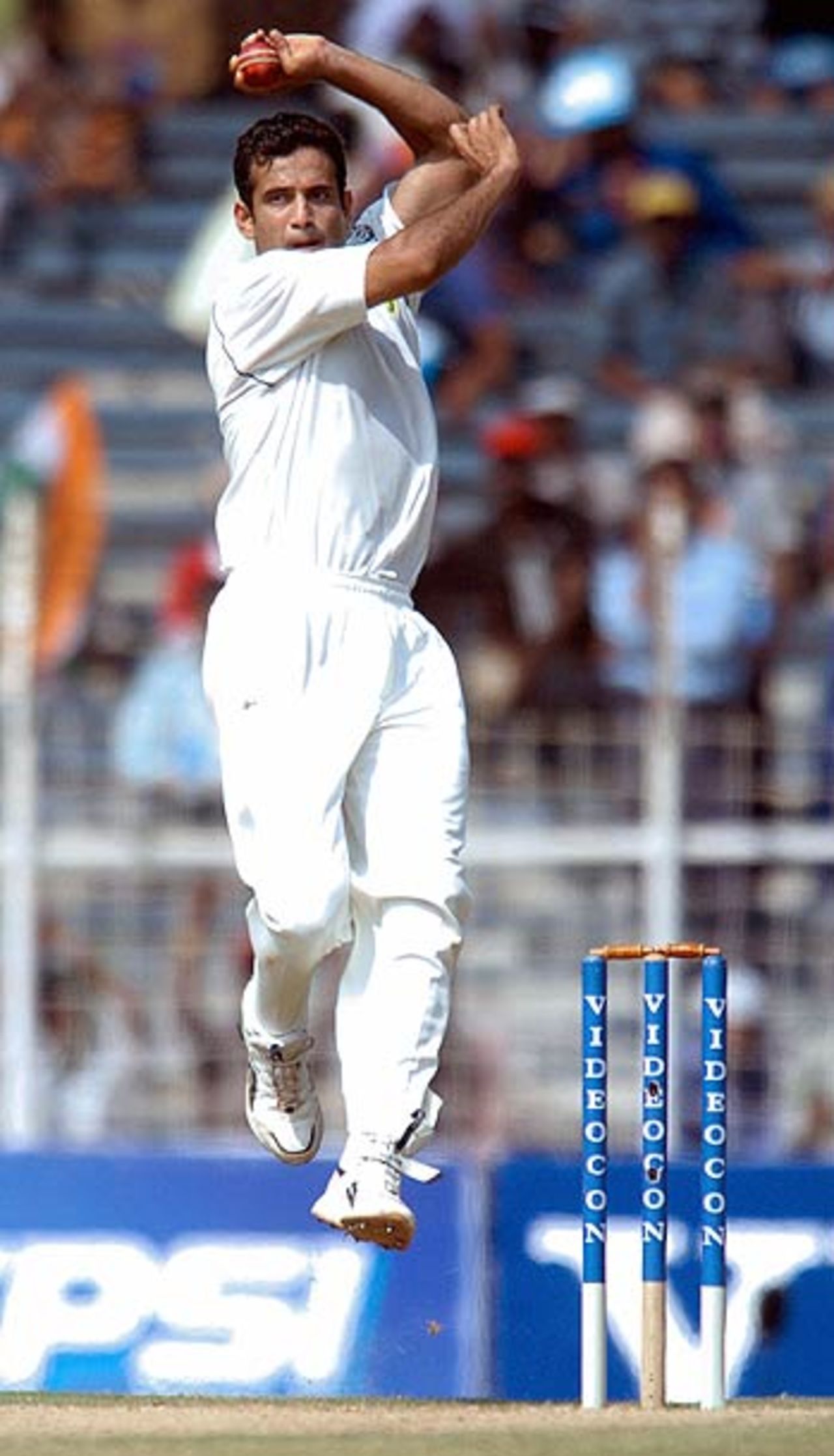 Irfan Pathan began proceedings for India on day five, India v Sri Lanka, 1st Test, Chennai, December 5, 2005