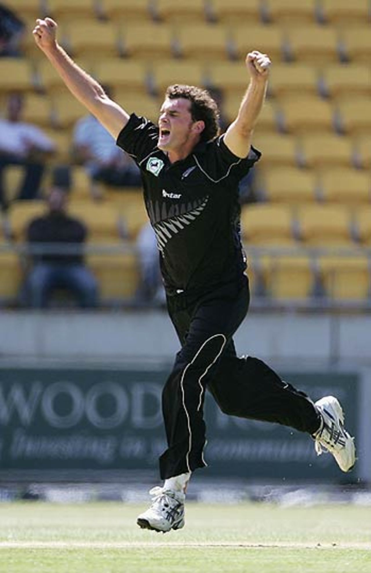 Kyle Mills celebrates after dismissing Adam Gilchrist, New Zealand v Australia, 2nd ODI, Wellington, December 7, 2005