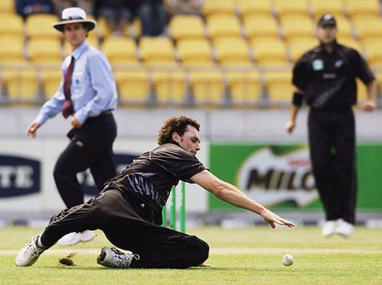 Kyle Mills makes a fine save, New Zealand v Australia, 2nd ODI, Wellington, December 7, 2005