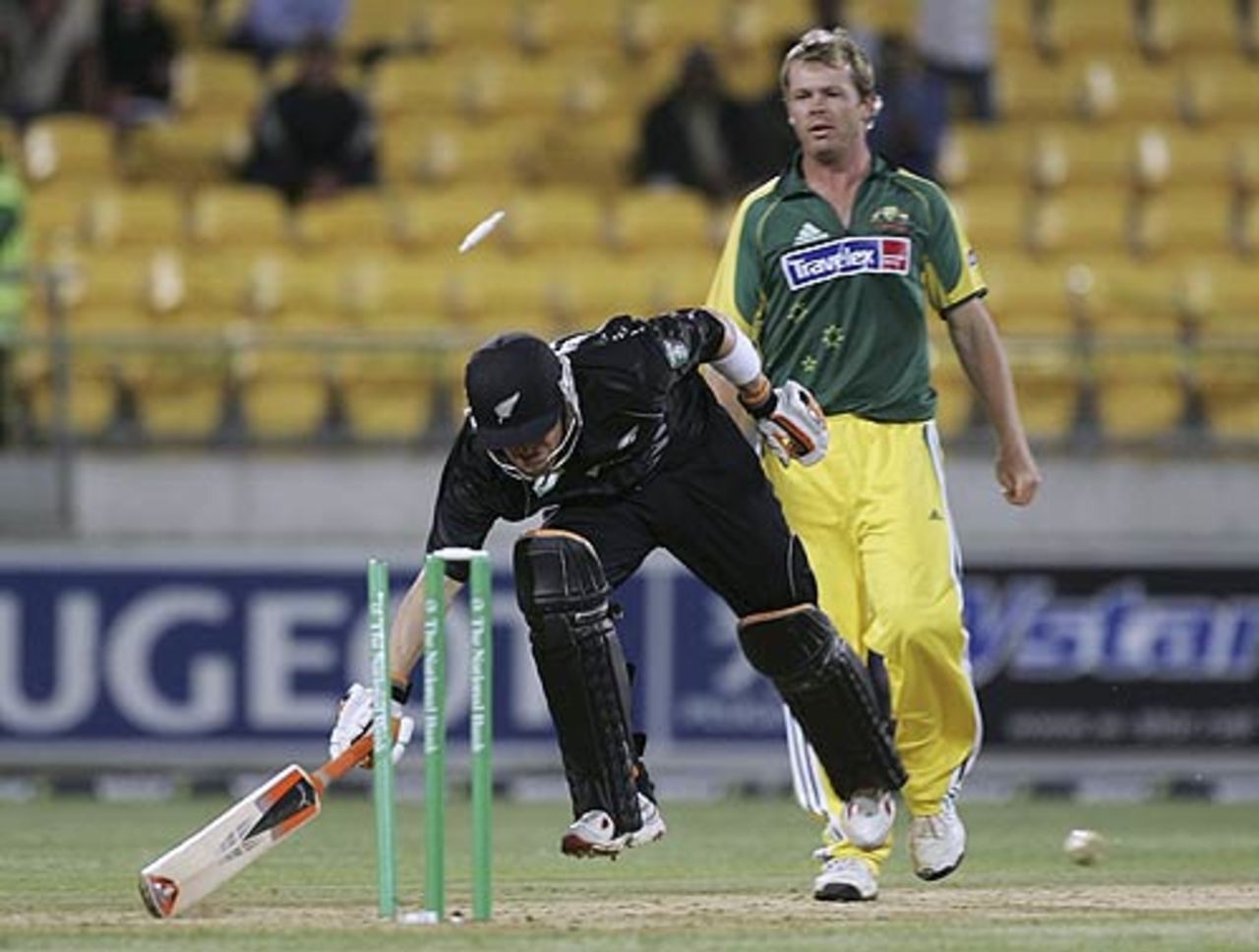 Brendon McCullum gambled and lost by taking on Michael Clarke at point, New Zealand v Australia, 2nd ODI, Wellington, December 7, 2005