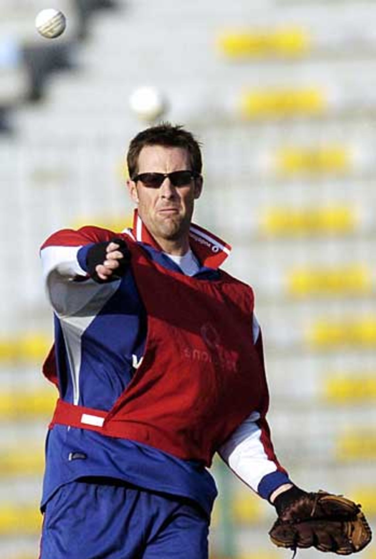 Marcus Trescothick takes part in fielding drills during England's training session, Lahore, December 8, 2005