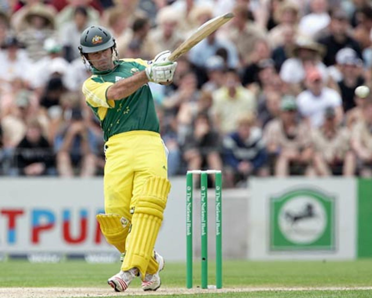Ricky Ponting pulls during his half-century, New Zealand v Australia, 3rd ODI, Christchurch, December 10, 2005