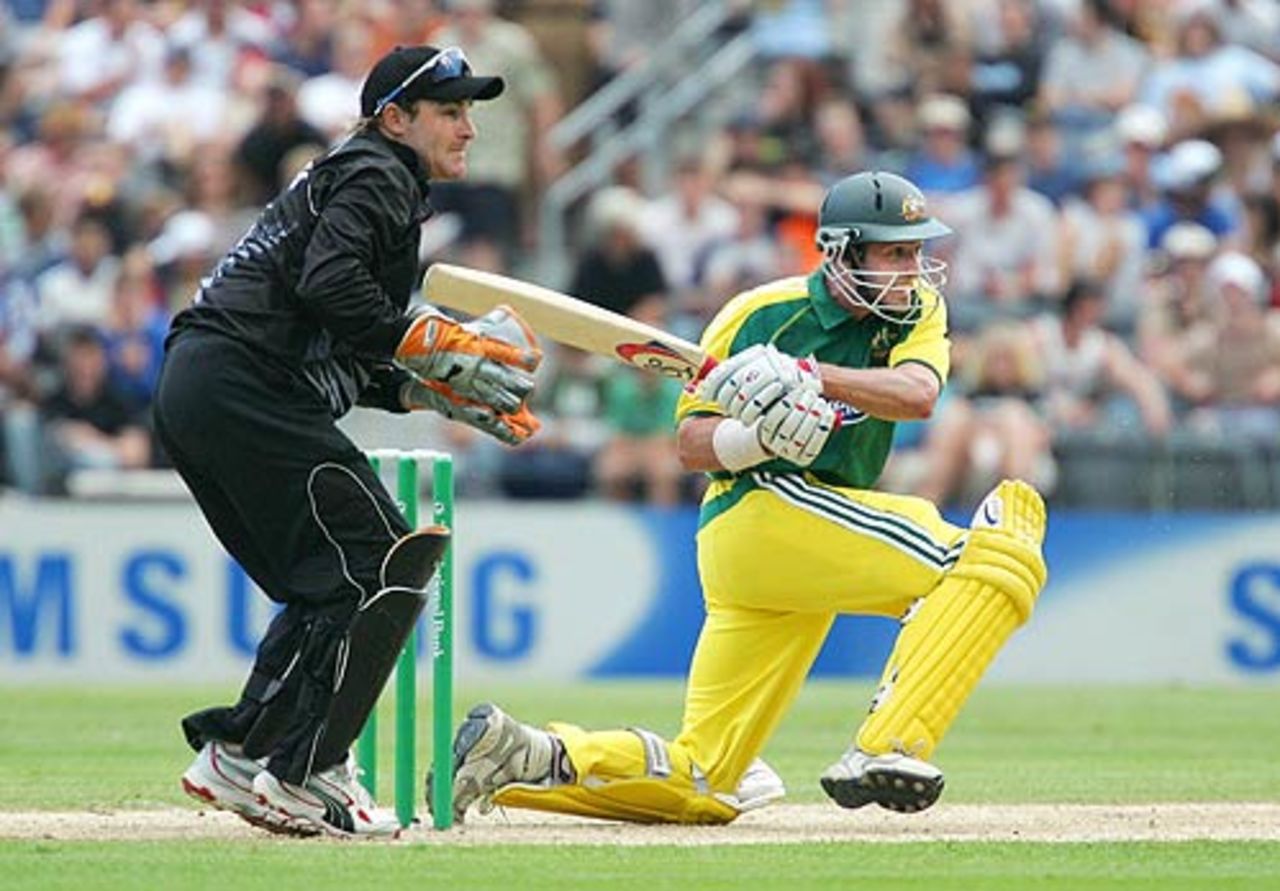 Michael Hussey smashes one to midwicket, New Zealand v Australia, 3rd ODI, Christchurch, December 10, 2005
