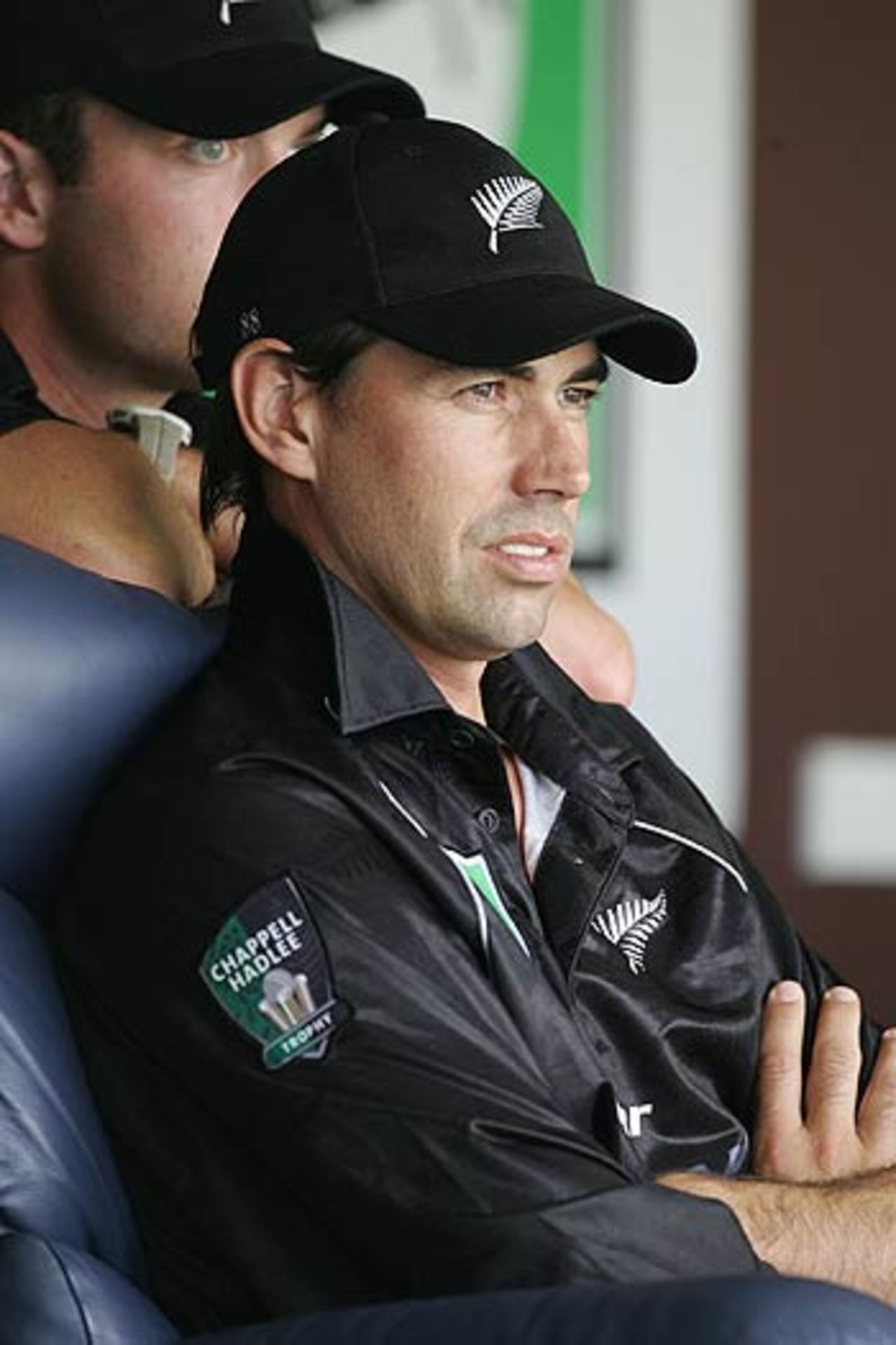 Stephen Fleming watches Daniel Vettori marshall the troops, New Zealand v Australia, 3rd ODI, Christchurch, December 10, 2005