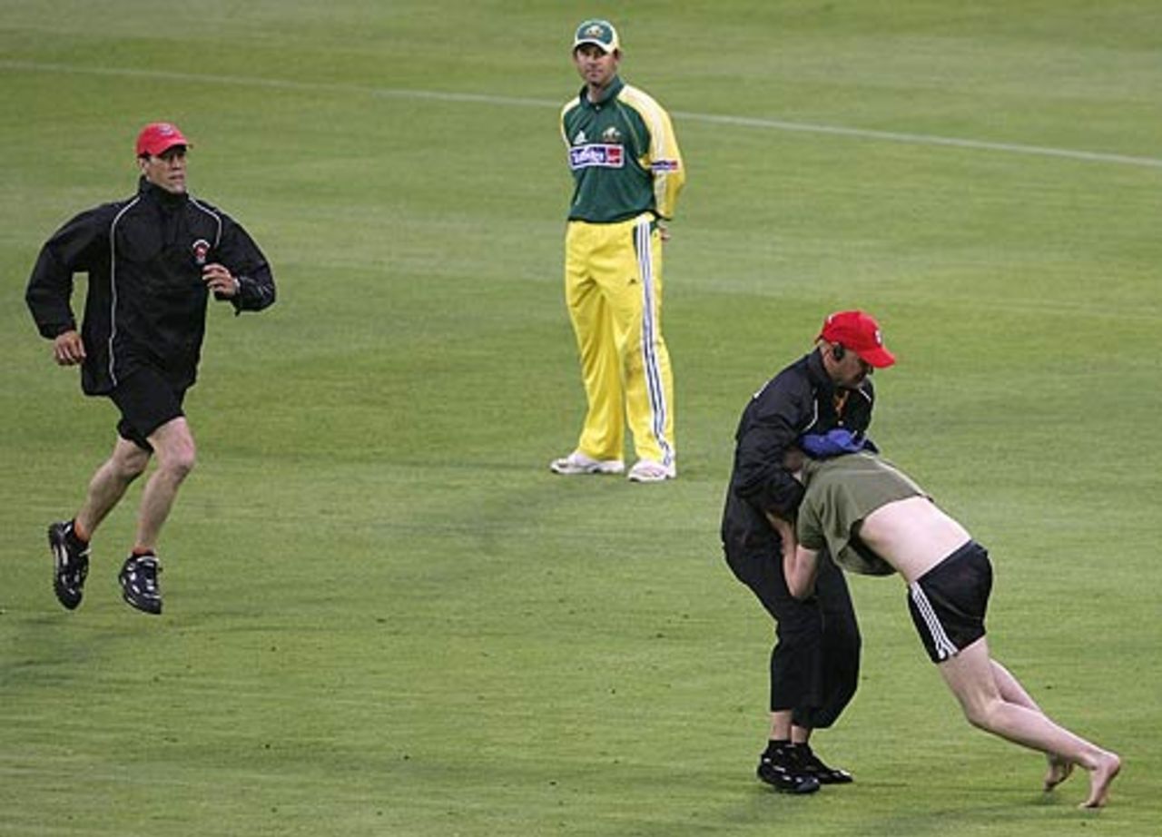 Another pitch invader goes down, New Zealand v Australia, 3rd ODI, Christchurch, December 10, 2005