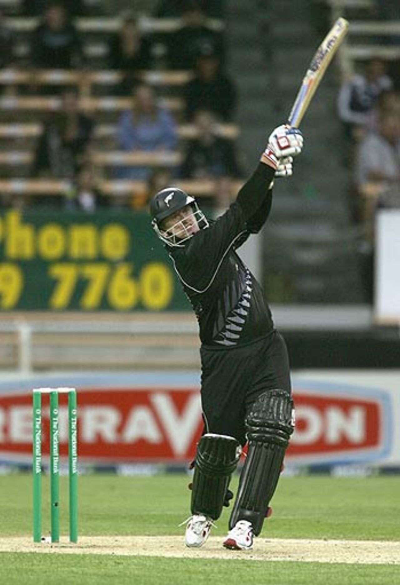 Scott Styris slams a six over long on, New Zealand v Australia, 3rd ODI, Christchurch, December 10, 2005