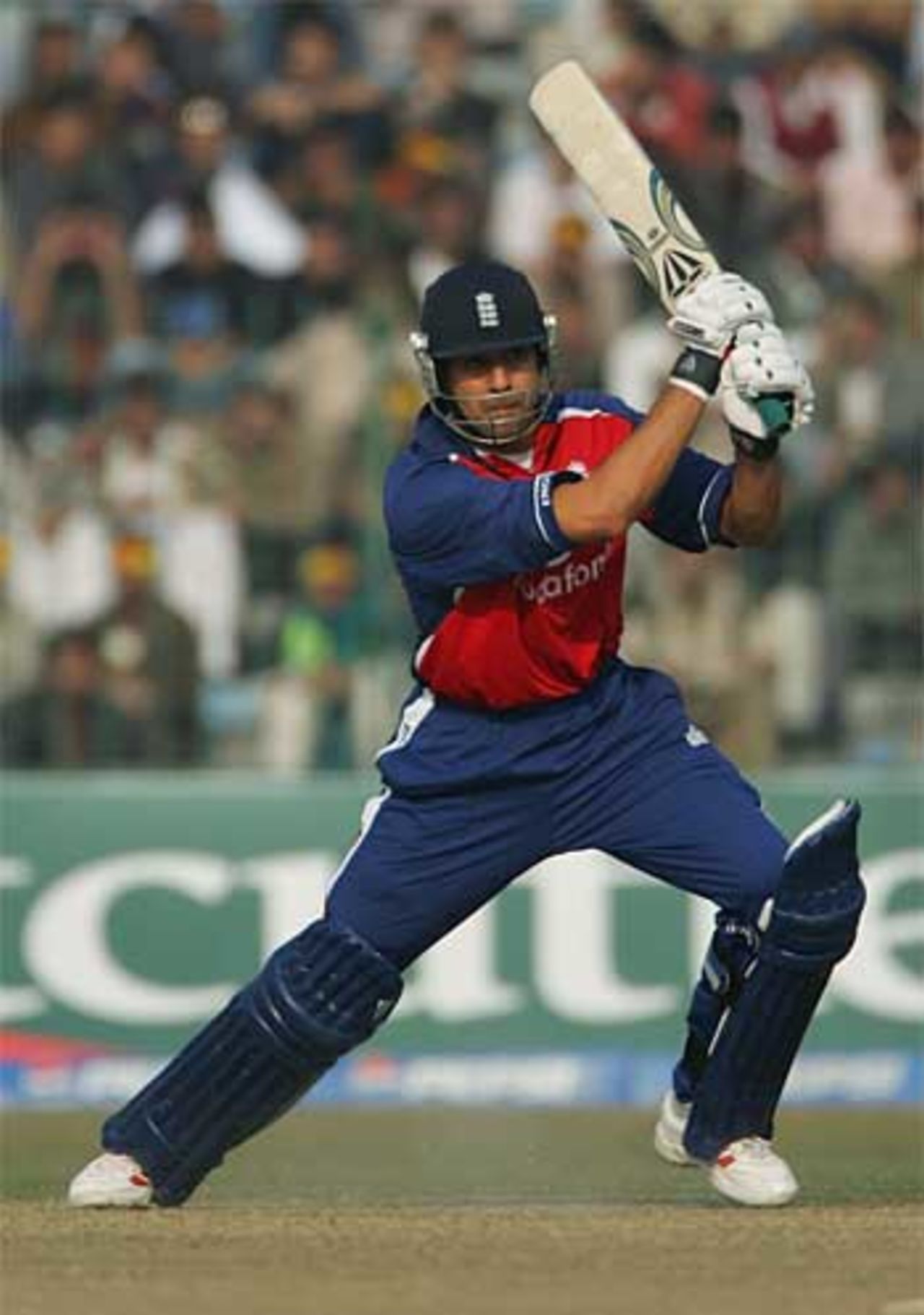 Vikram Solanki cuts during his unbeaten 39, Pakistan v England, 2nd ODI, Lahore, December 12, 2005