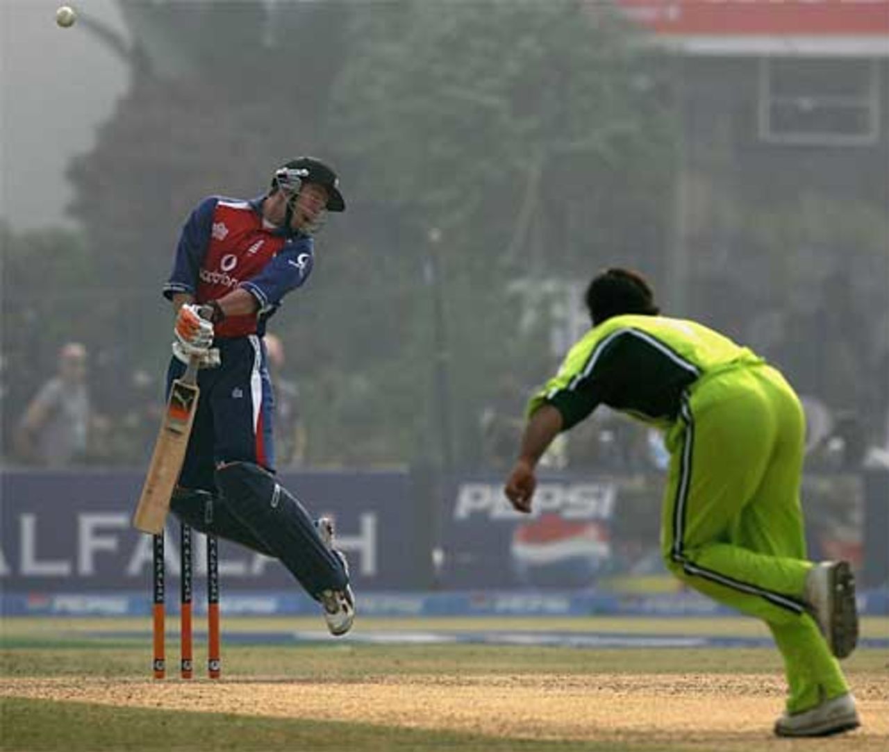 Geraint Jones sways away from a hostile Shoaib Akhtar delivery, Pakistan v England, 2nd ODI, Lahore, December 12, 2005