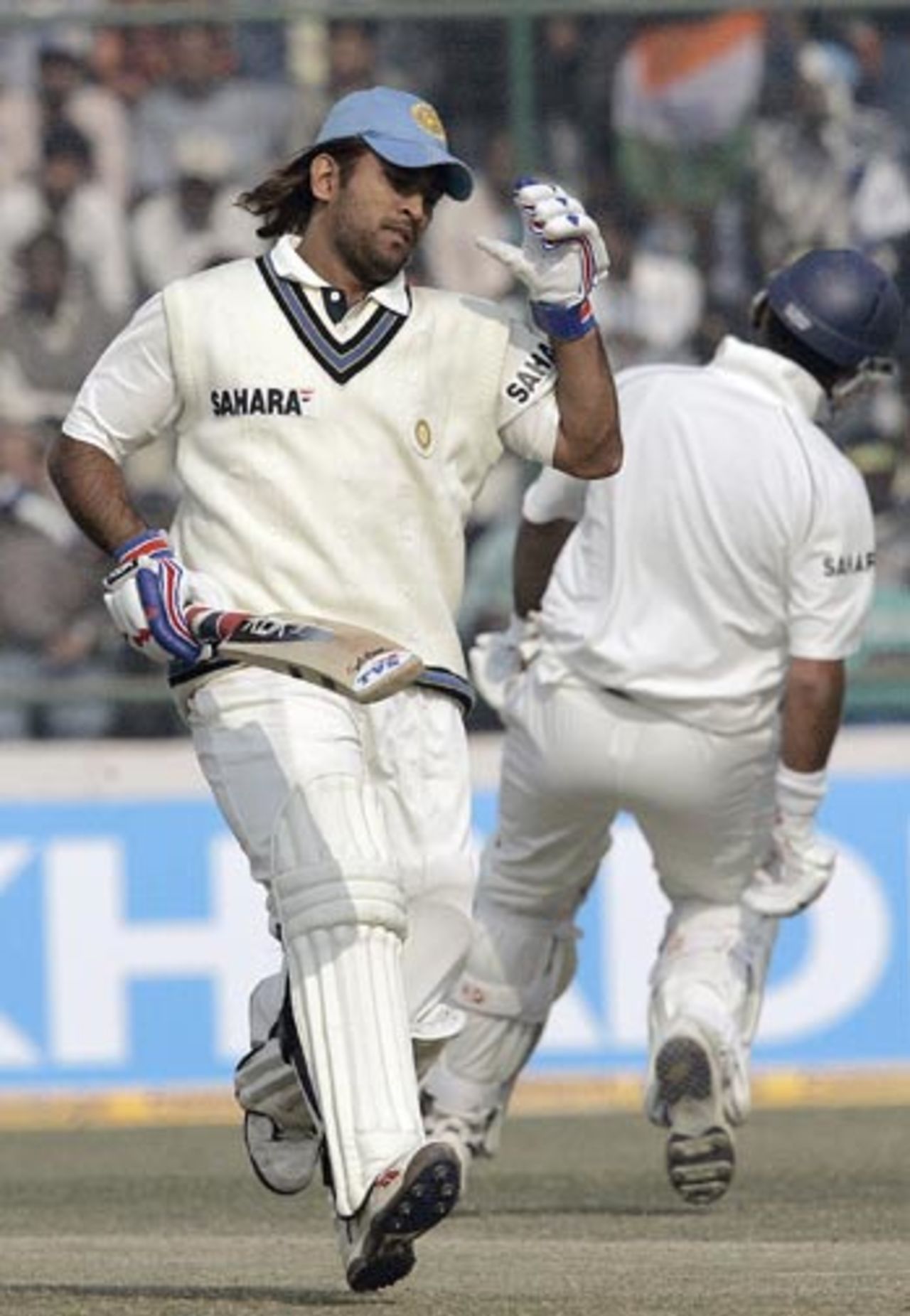 Mahendra Singh Dhoni and Yuvraj Singh add to Sri Lanka's misery, India v Sri Lanka, 2nd Test, Delhi, 3rd day, December 13, 2005