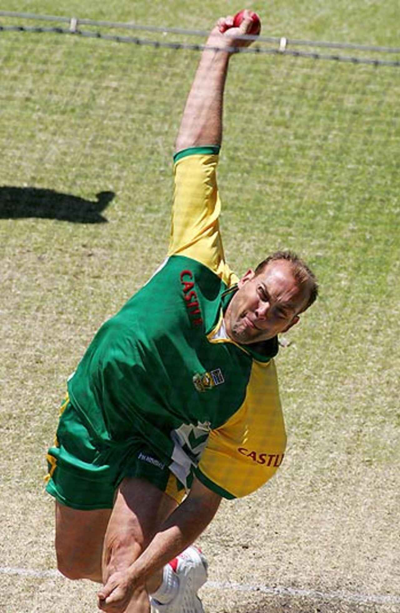 Jacques Kallis has a bowl at the nets, Perth, December 15, 2005
