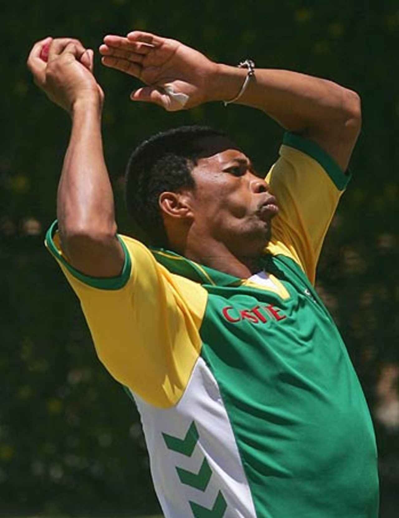 Makhaya Ntini steams it , Perth, December 15, 2005