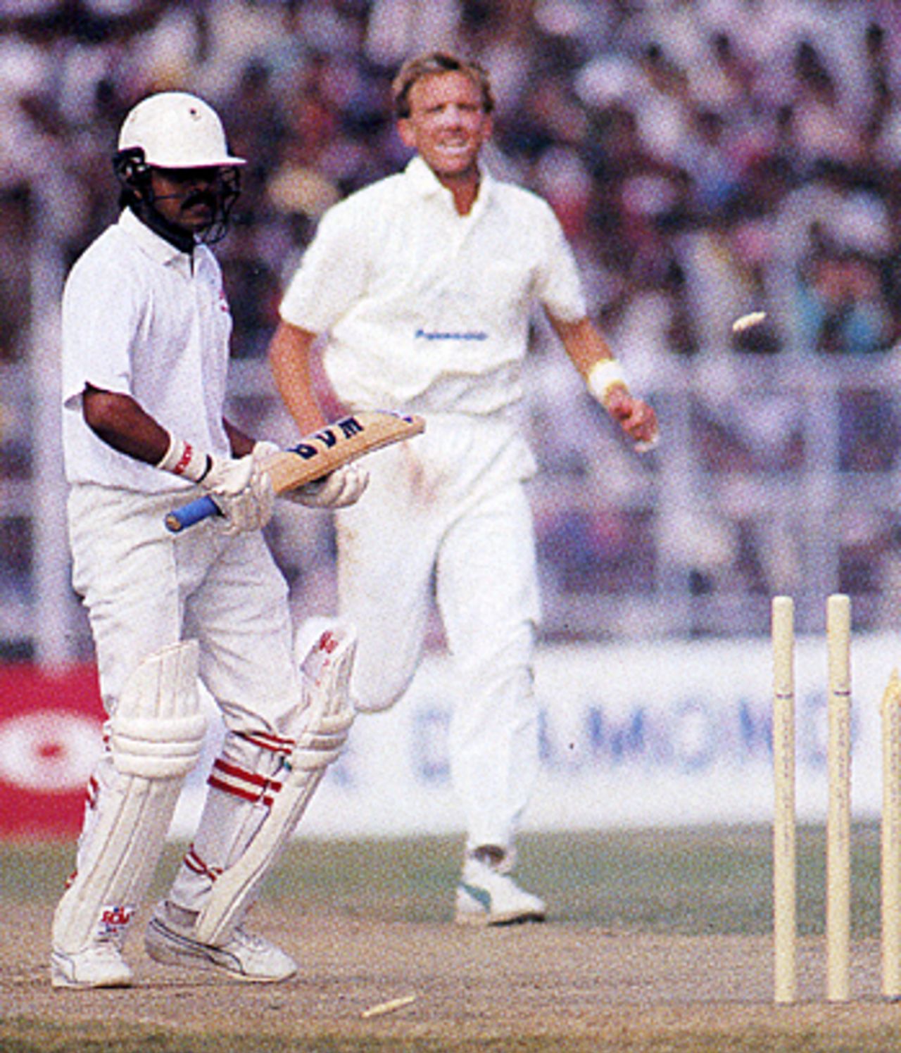 Allan Donald bowls Pravin Amre, India v South Africa, 1st ODI, Calcutta, November 10, 1991