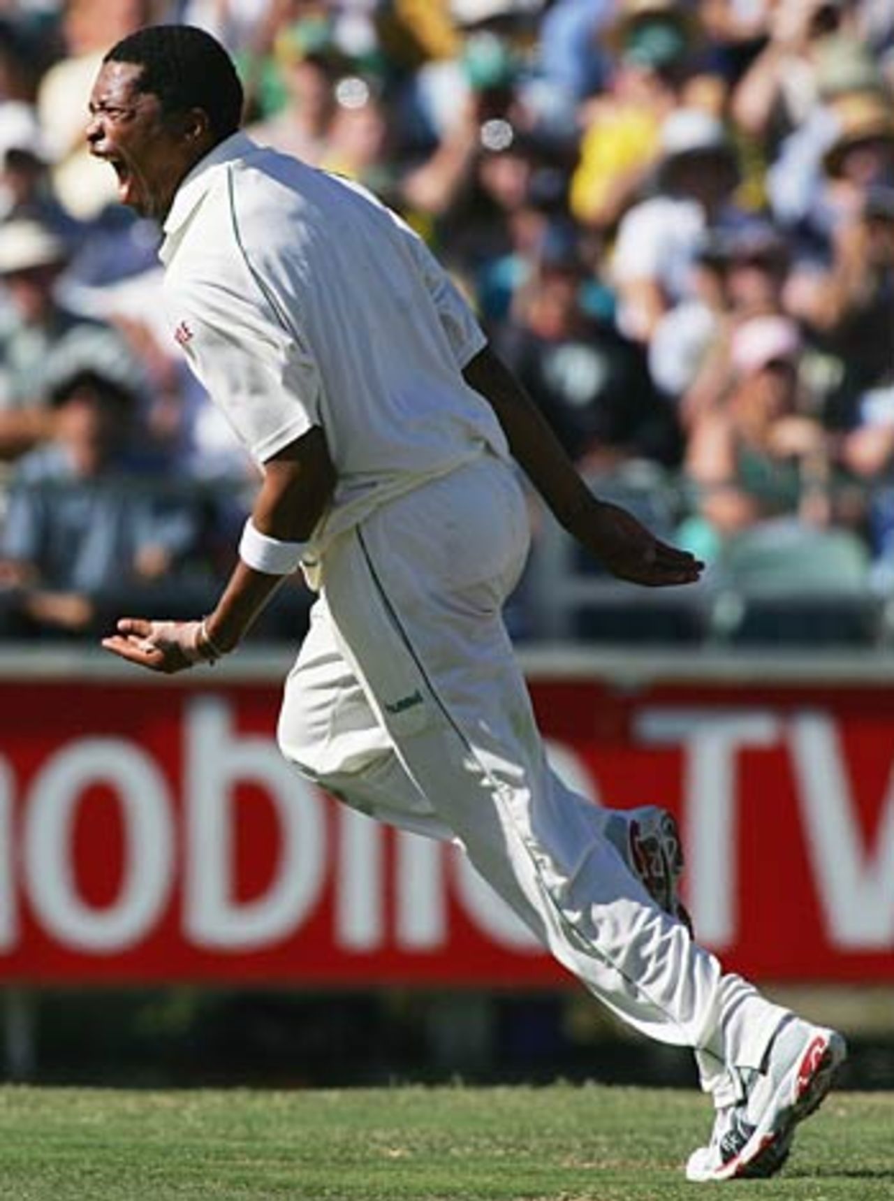 Makhaya Ntini is ecstatic after claiming a five-for, Australia v South Africa, 1st Test, Perth, 1st day, December 16, 2005