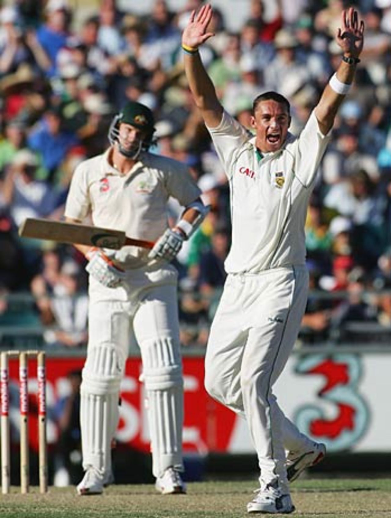 Andre Nel appeals against Nathan Bracken, Australia v South Africa, 1st Test, Perth, 1st day, December 16, 2005