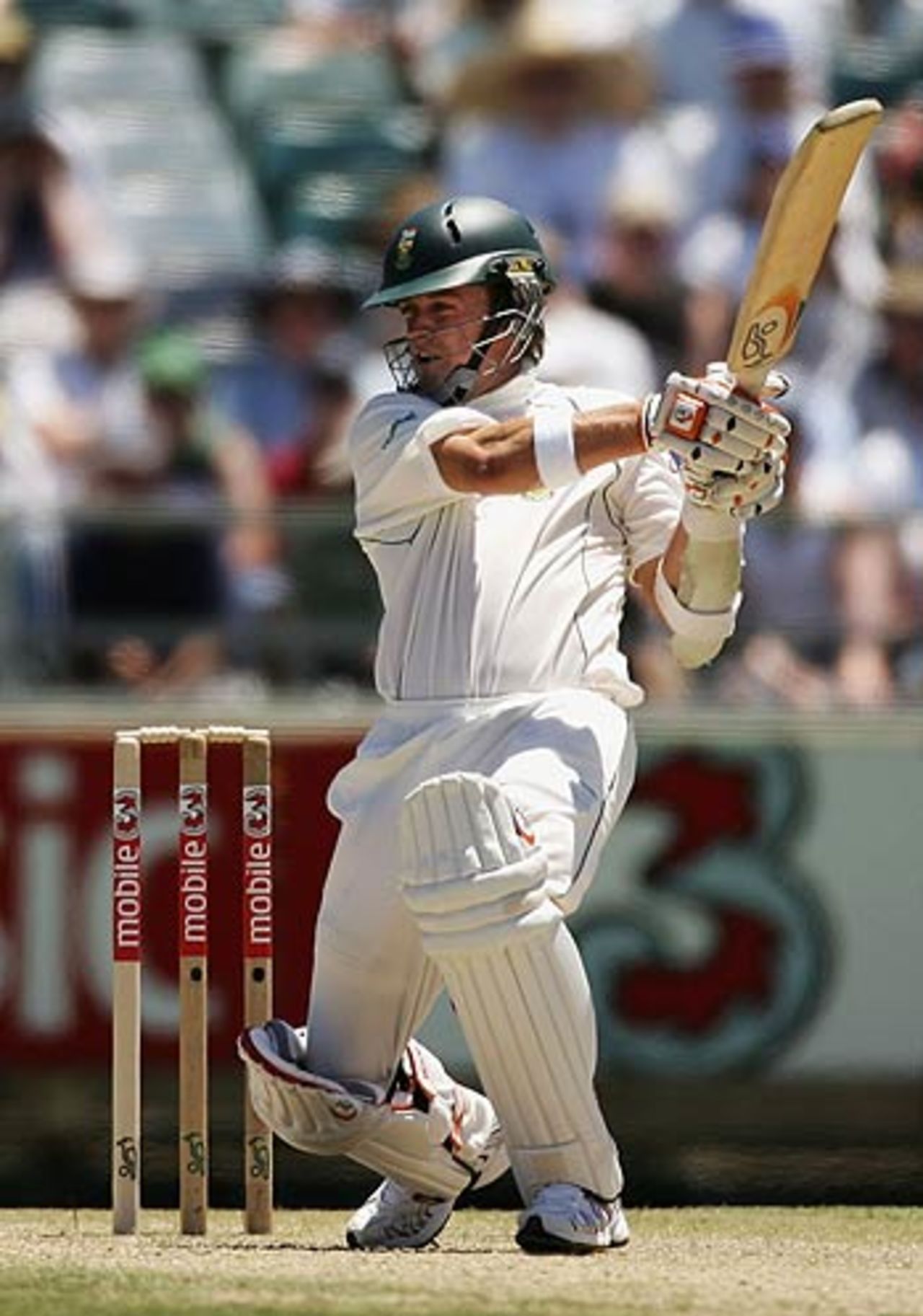 AB de Villiers powers one through point, Australia v South Africa, 1st Test, Perth, 1st day, December 17, 2005