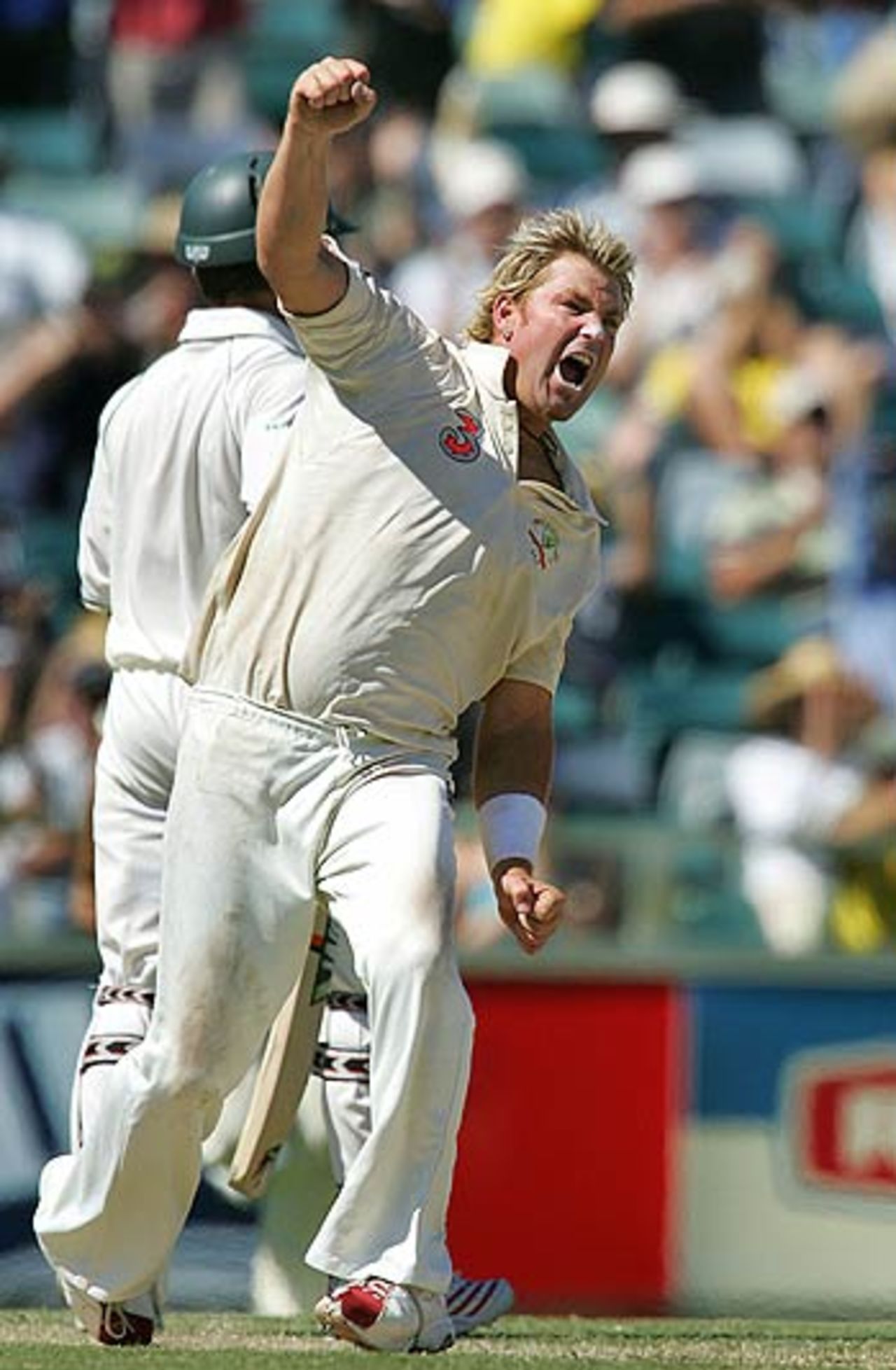 Shane Warne reacts after breaking Dennis Lillee's record for most wickets in a year, Australia v South Africa, 1st Test, Perth, 1st day, December 17, 2005