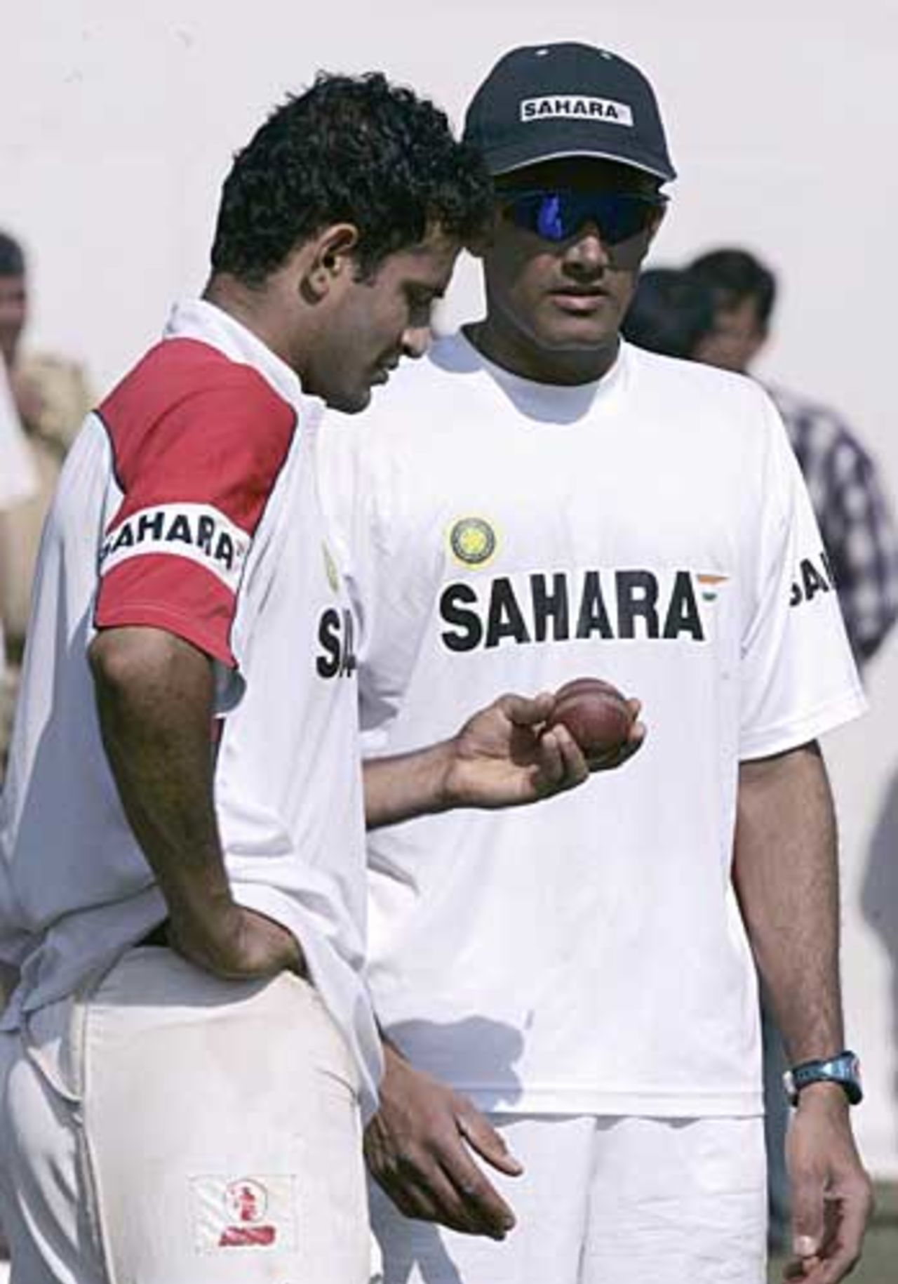 Irfan Pathan and Anil Kumble discuss tactics during a net session, Ahmedabad, December 17, 2005