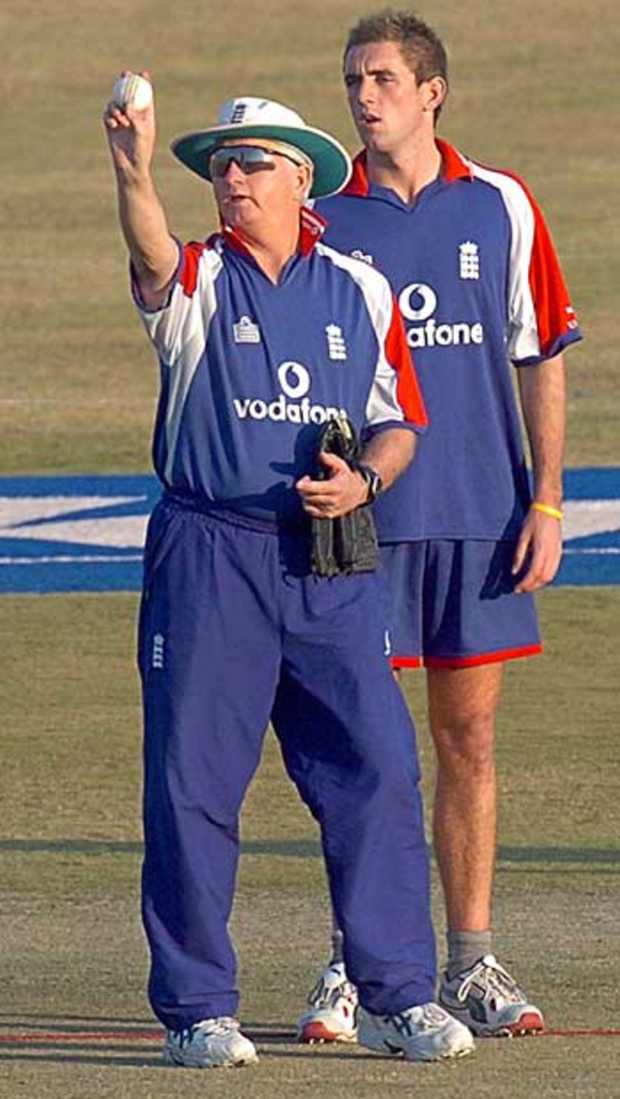 Duncan Fletcher gives Liam Plunkett some advice, Rawalpindi, December 17, 2005