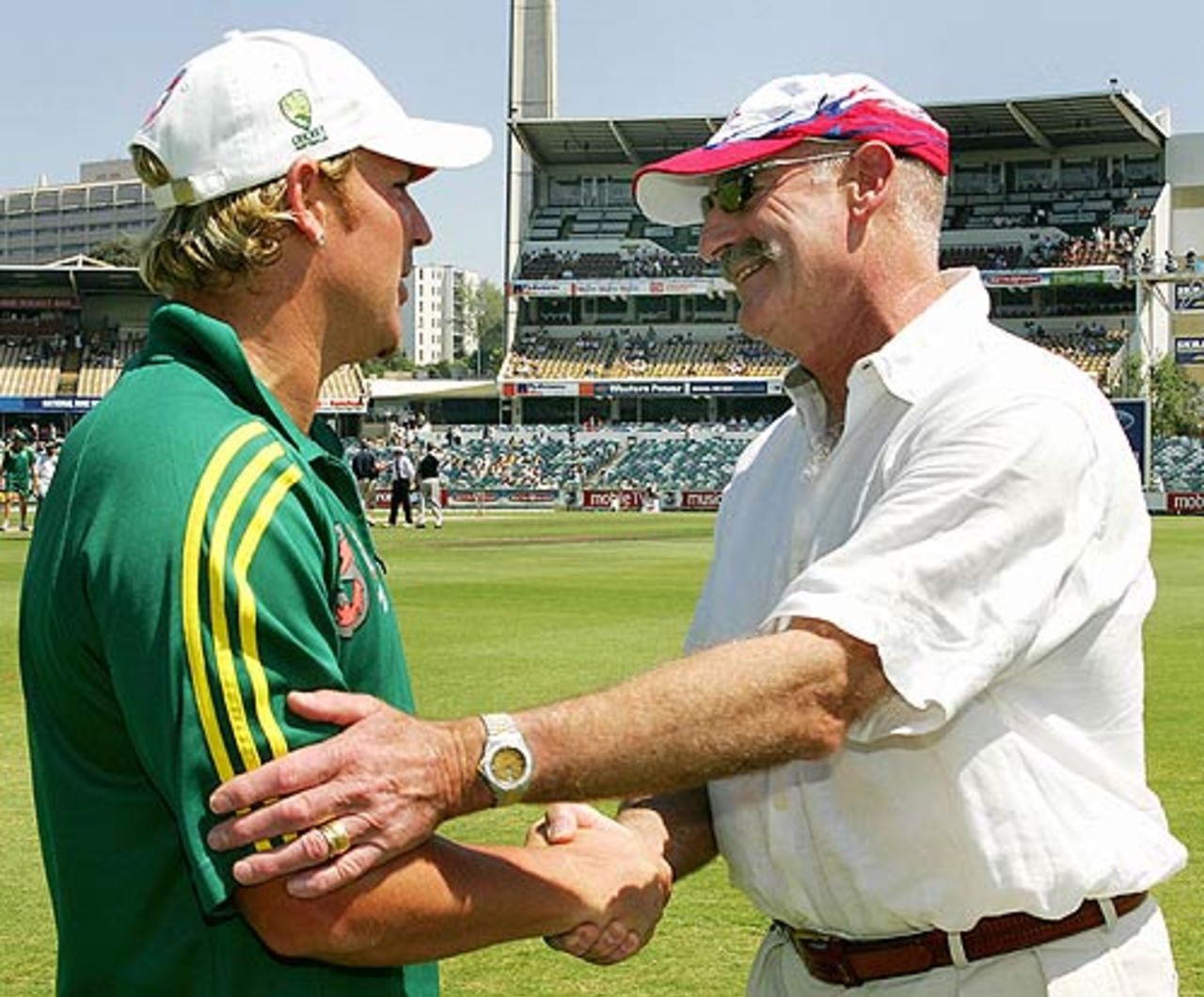 Dennis Lillee congratulates Shane Warne for breaking his record, Australia v South Africa, 1st Test, Perth, 3rd day, December 18, 2005