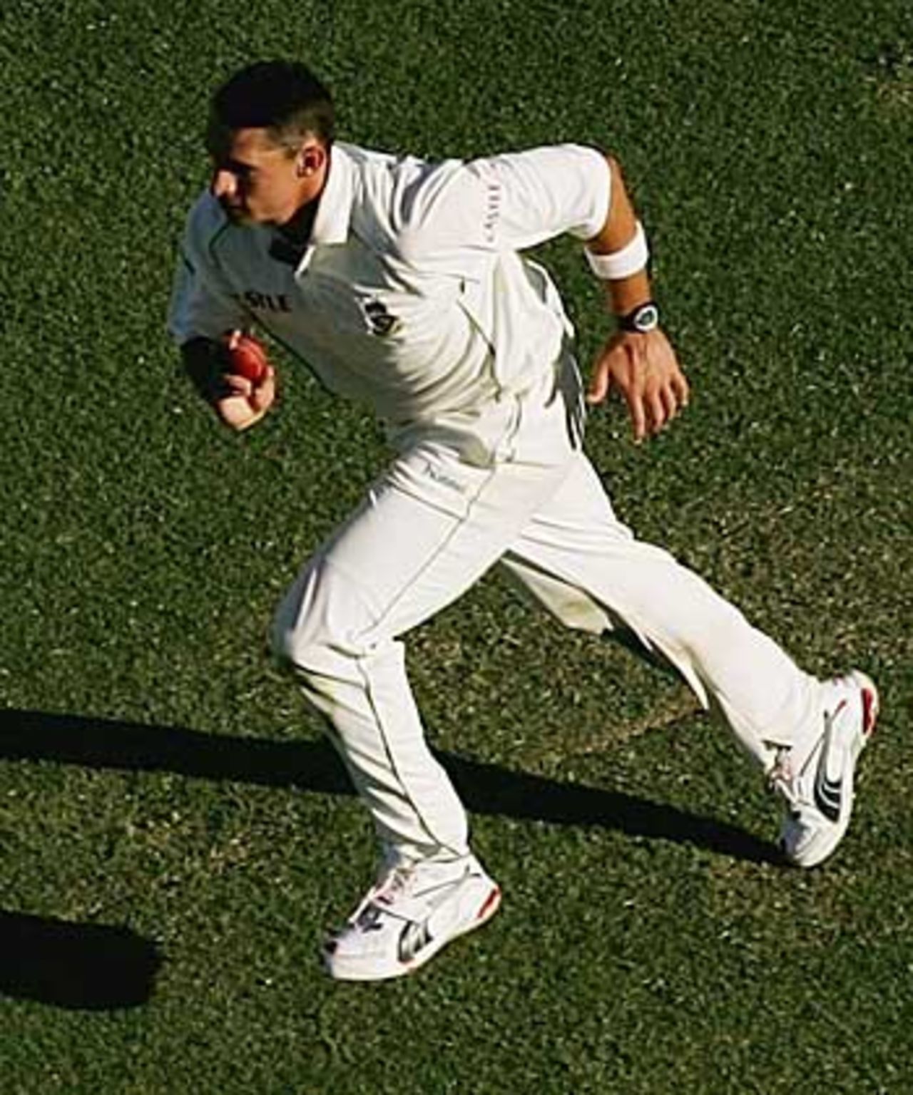 Andre Nel approaches the crease, Australia v South Africa, 1st Test, Perth, 3rd day, December 18, 2005