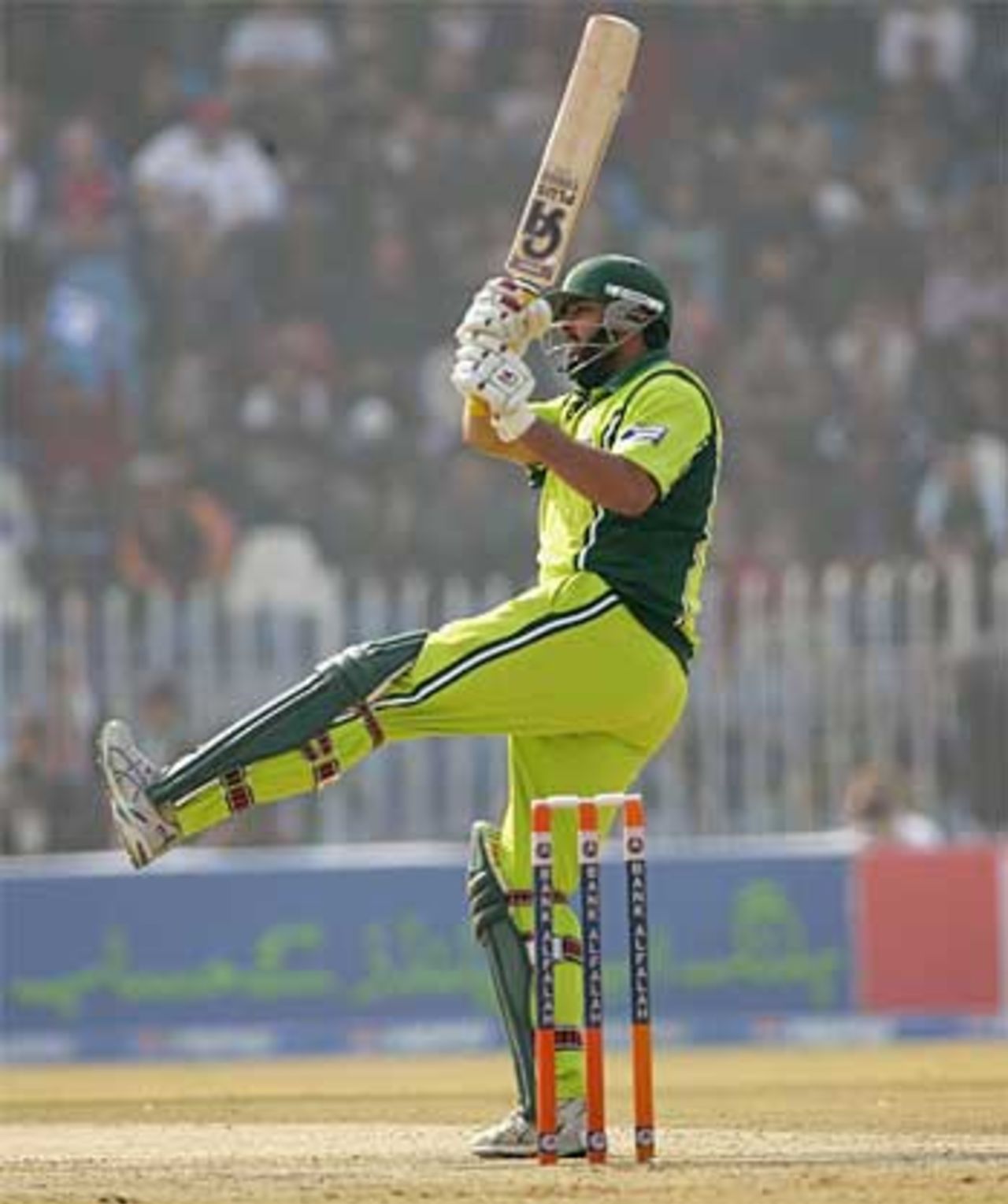 Inzamam-ul-Haq's Pakistan side are favourites to beat India in the one-day series