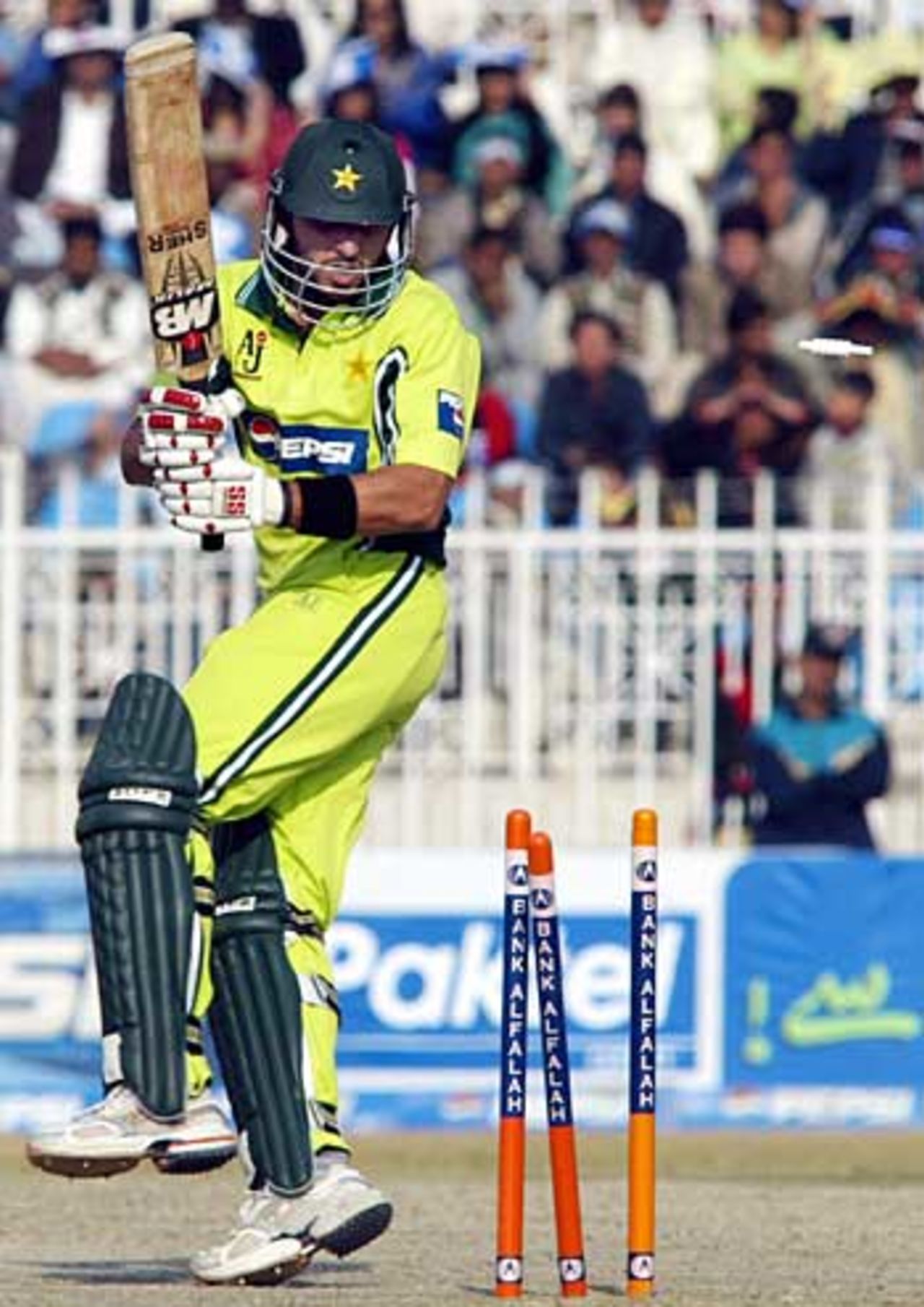 Shahid Afridi misses a pull at a slower ball, becoming his first of Liam Plunkett's two wickets in two balls, Pakistan v England, 4th ODI, Rawalpindi, December 19, 2005