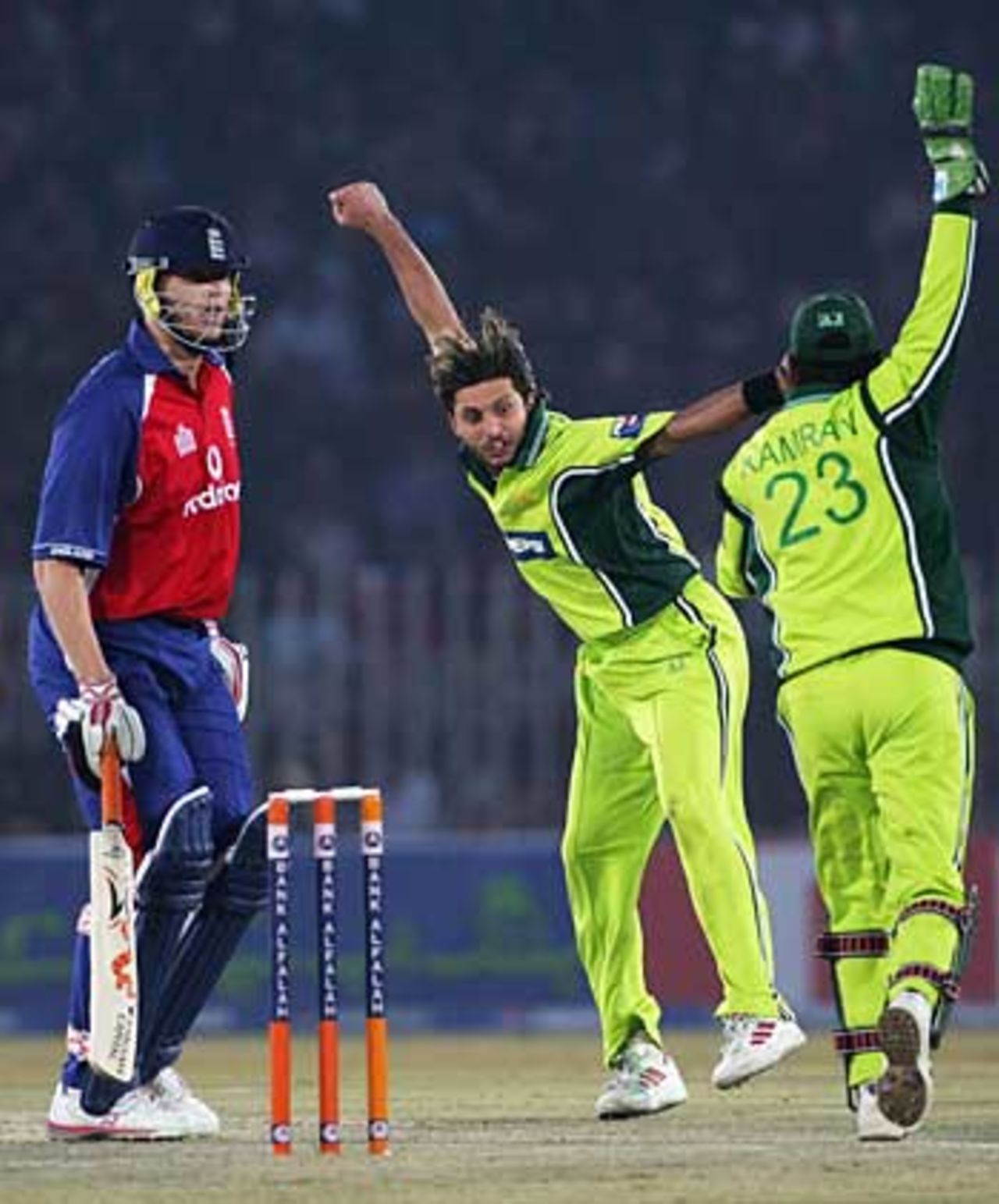 Shahid Afridi is pumped after trapping Andrew Flintoff to give Pakistan the upperhand, Pakistan v England, 4th ODI, Rawalpindi, December 19, 2005