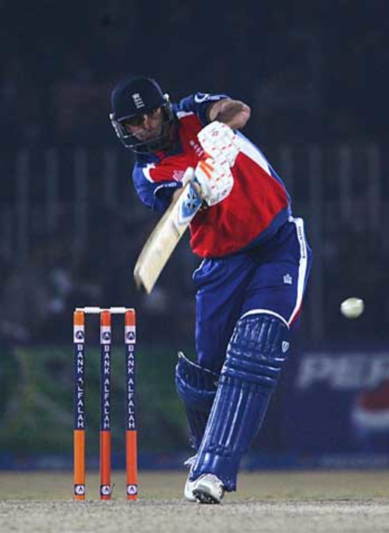 Kabir Ali gave England late hope with battling 39 but couldn't quite get them across the line, Pakistan v England, 4th ODI, Rawalpindi, December 19, 2005