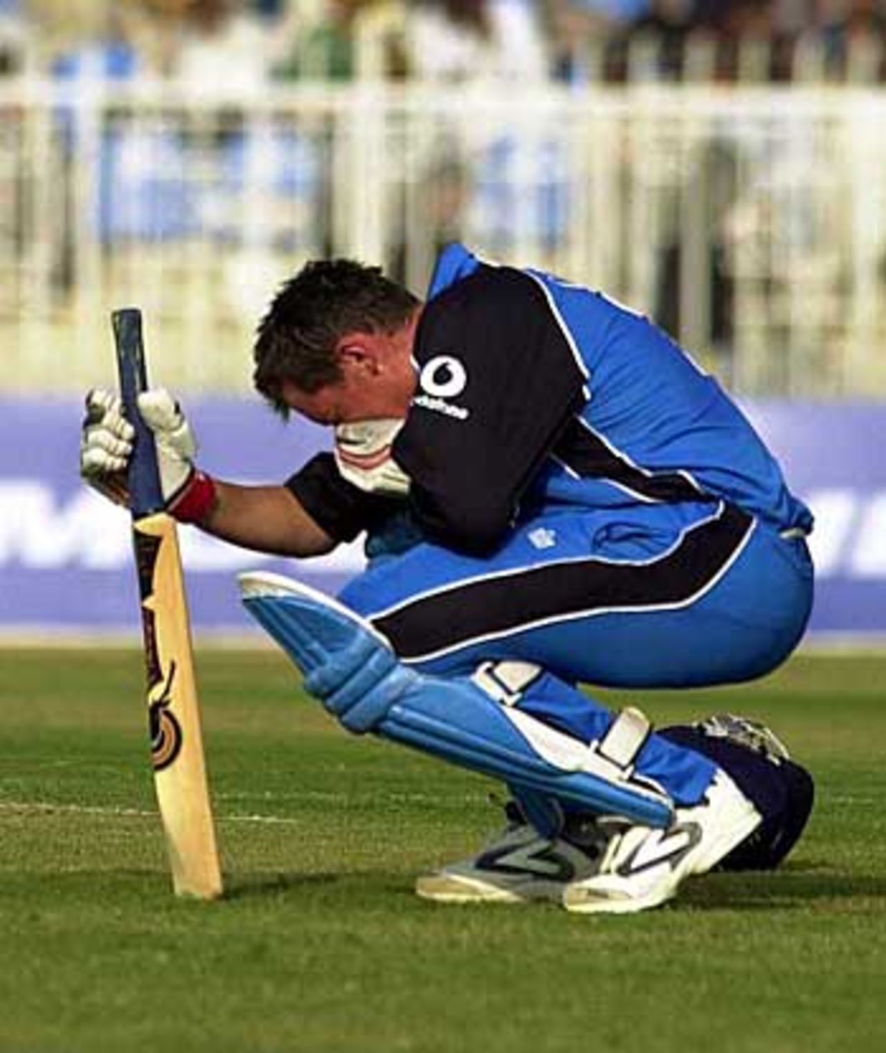 Ashley Giles hides his eyes from the tear gas, Pakistan v England, 3rd ODI, Rawalpindi, October 30, 2000